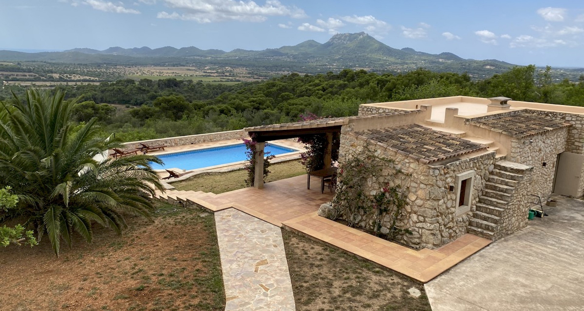 KROHN & LUEDEMANN Newly built finca on large plot of land near Felanitx with private guest house and panoramic view IMG_9518