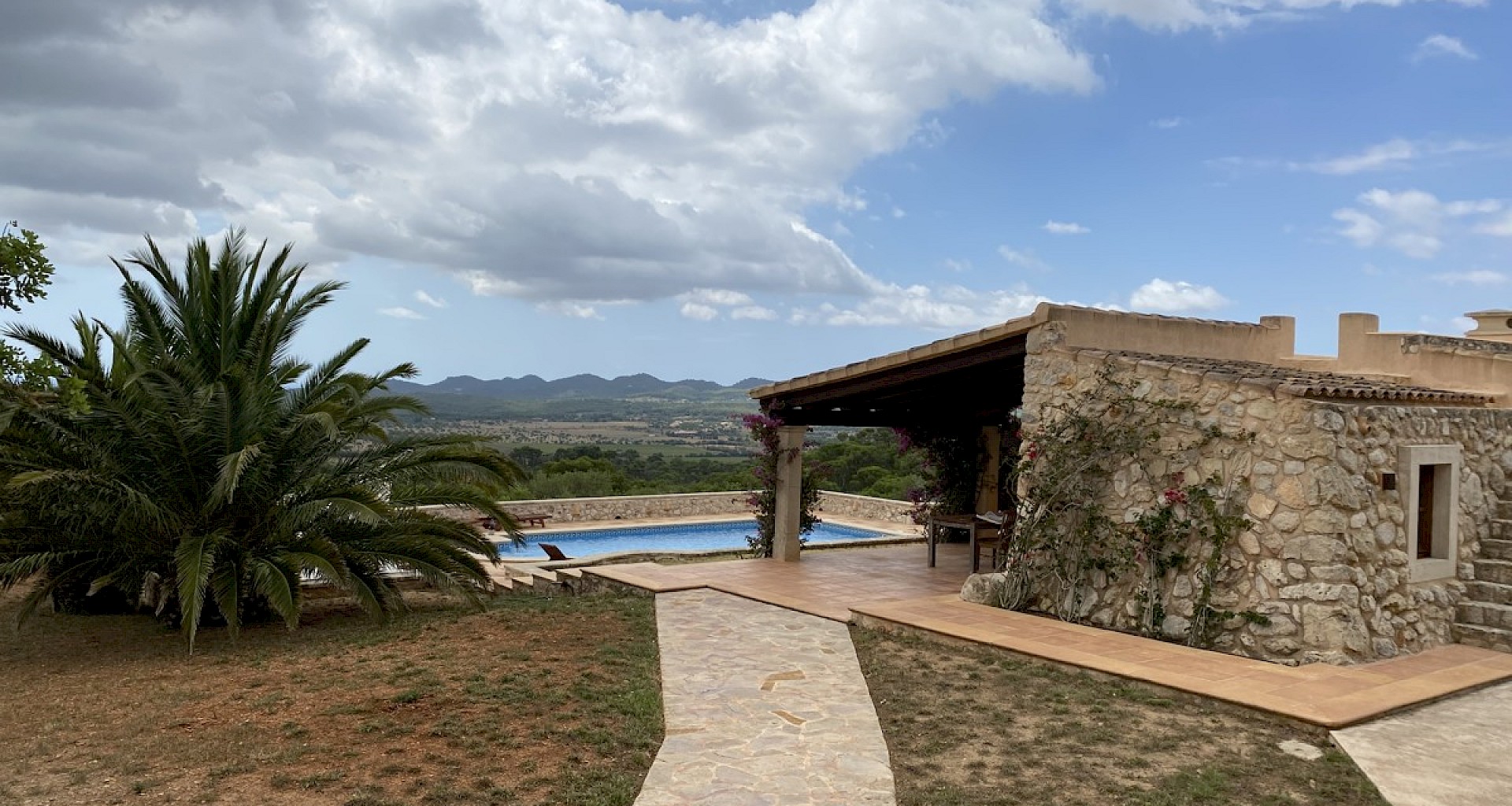 KROHN & LUEDEMANN Newly built finca on large plot of land near Felanitx with private guest house and panoramic view IMG_6263
