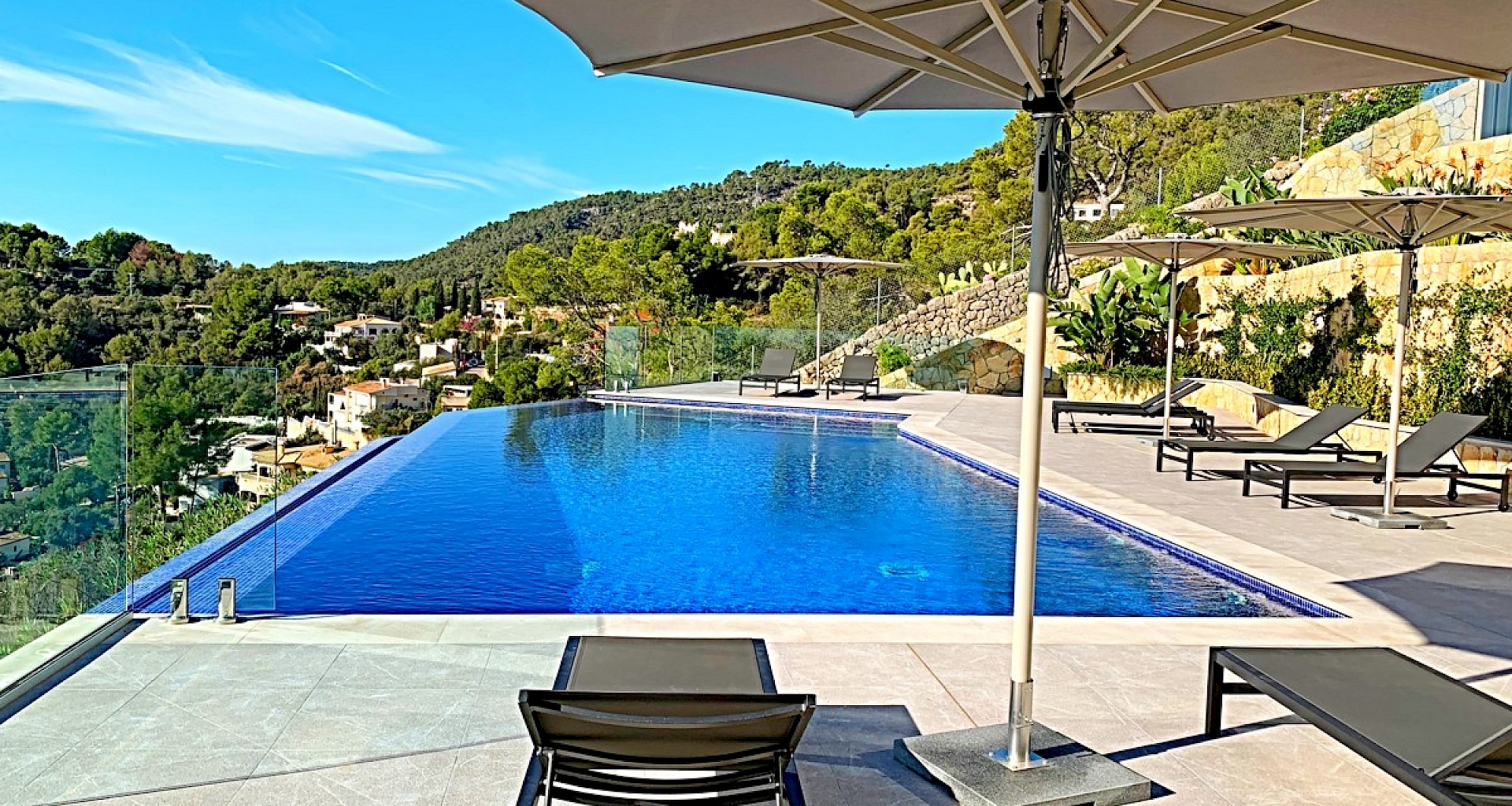 KROHN & LUEDEMANN Luxury Apartment in Palma de Mallorca with panoramic sea view of the bay of Palma Luxus Apartment Genova 09