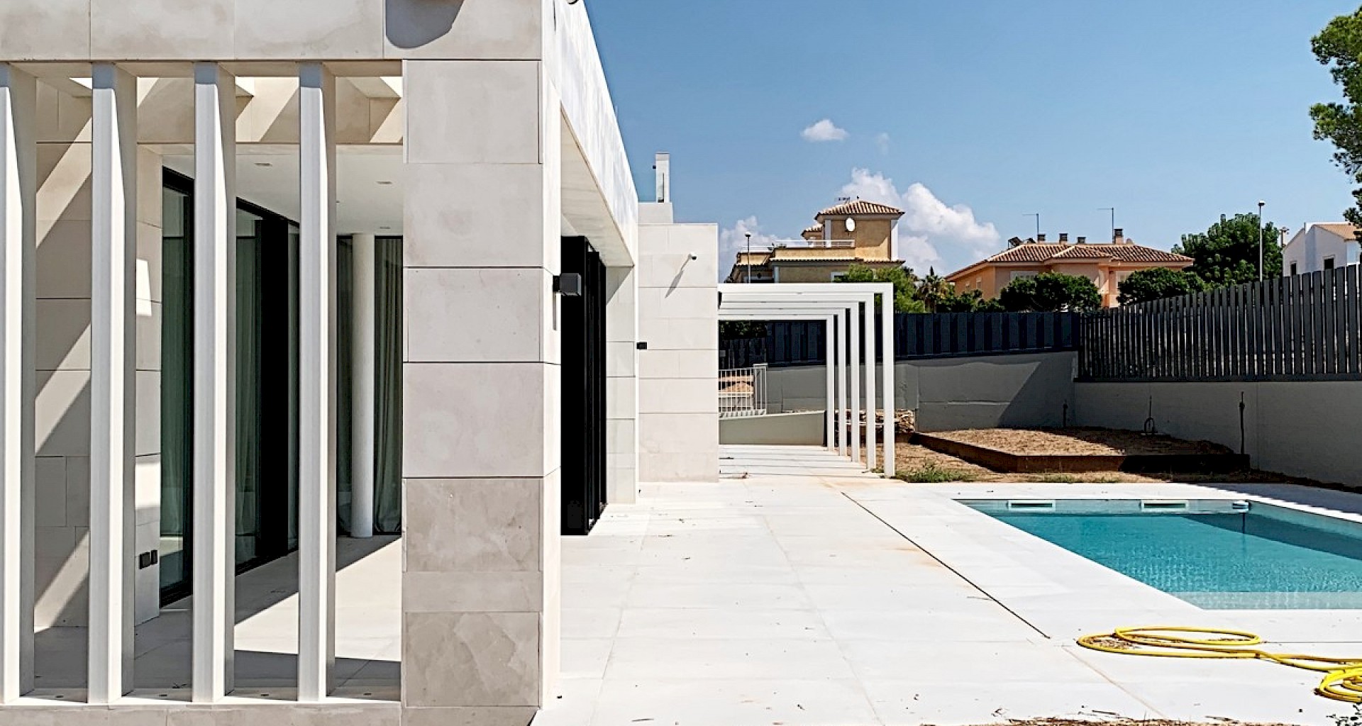 KROHN & LUEDEMANN Moderna villa de nueva construcción en el Puig de Ros con vistas parciales al mar Moderne Villa in Puig de Ros 18