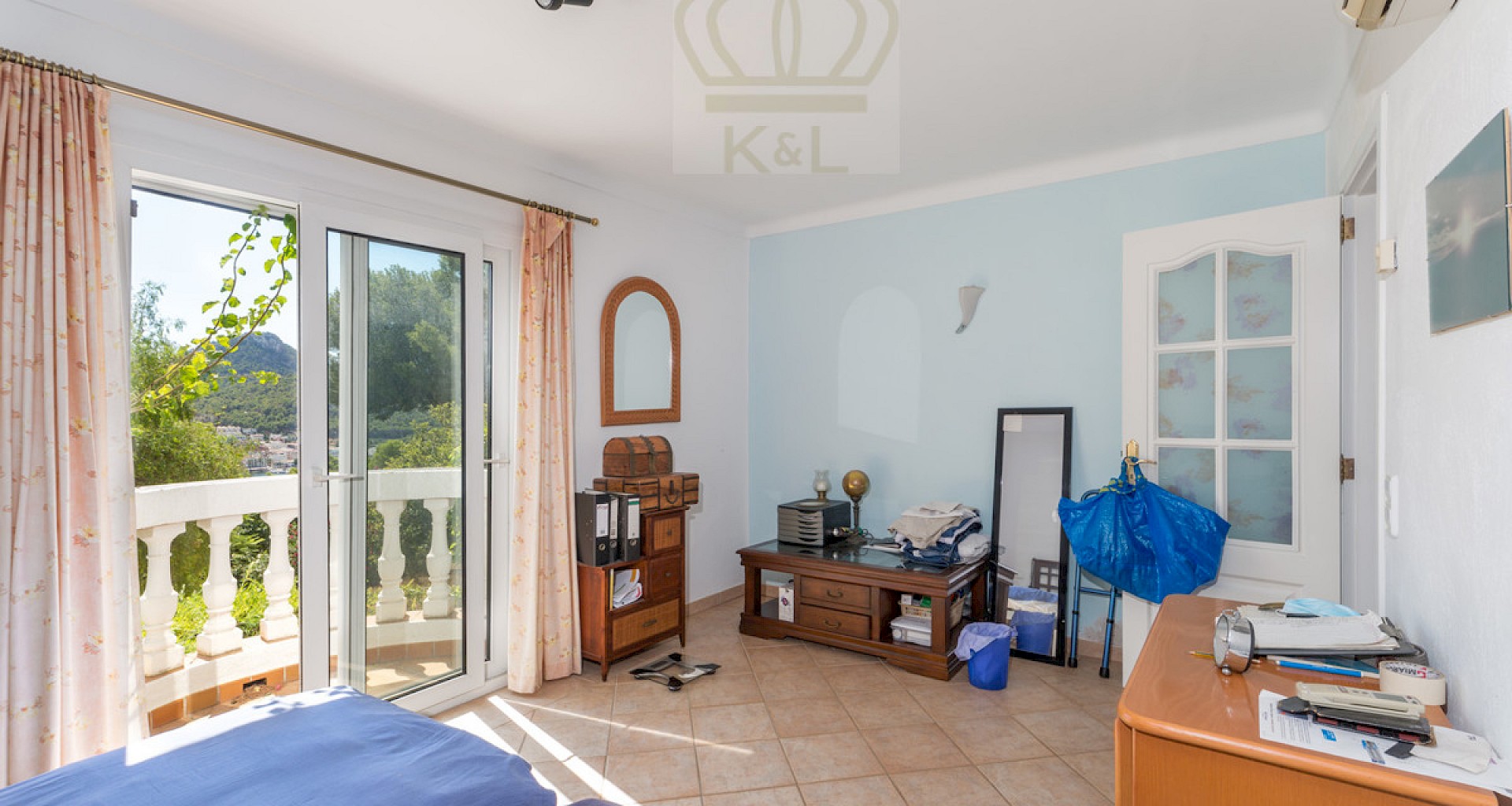 KROHN & LUEDEMANN Mediterranean villa in Port Andratx with lots of charm and potential 3) Bedroom - guest house ground floor.jpg