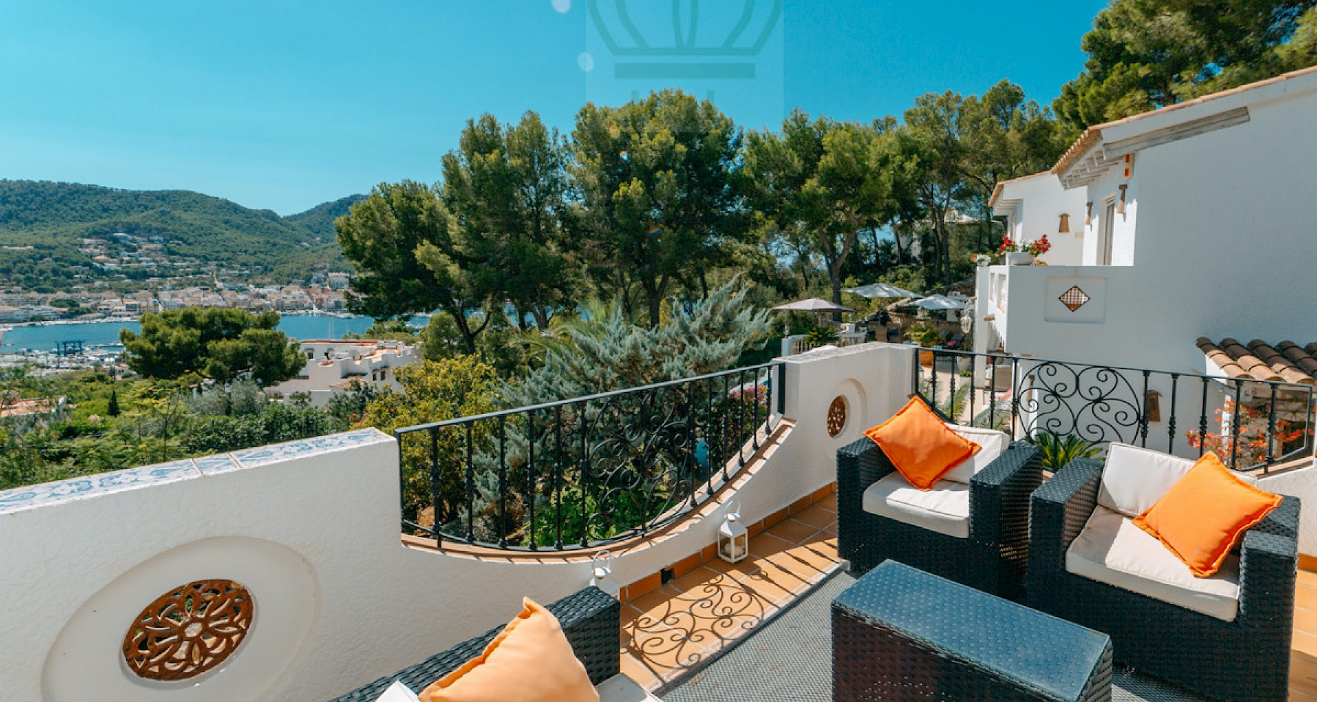 KROHN & LUEDEMANN Mediterrane Villa in Port Andratx mit viel Charme und Potenzial 1) Terrace with great port view - guest house 1st floor