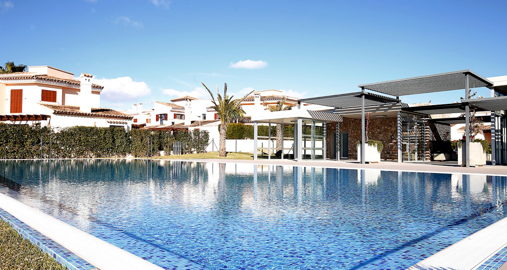 KROHN & LUEDEMANN Schöne Neubau Villa in Santa Ponsa direkt am Golfplatz mit eigenem Pool WINDEX_05_web