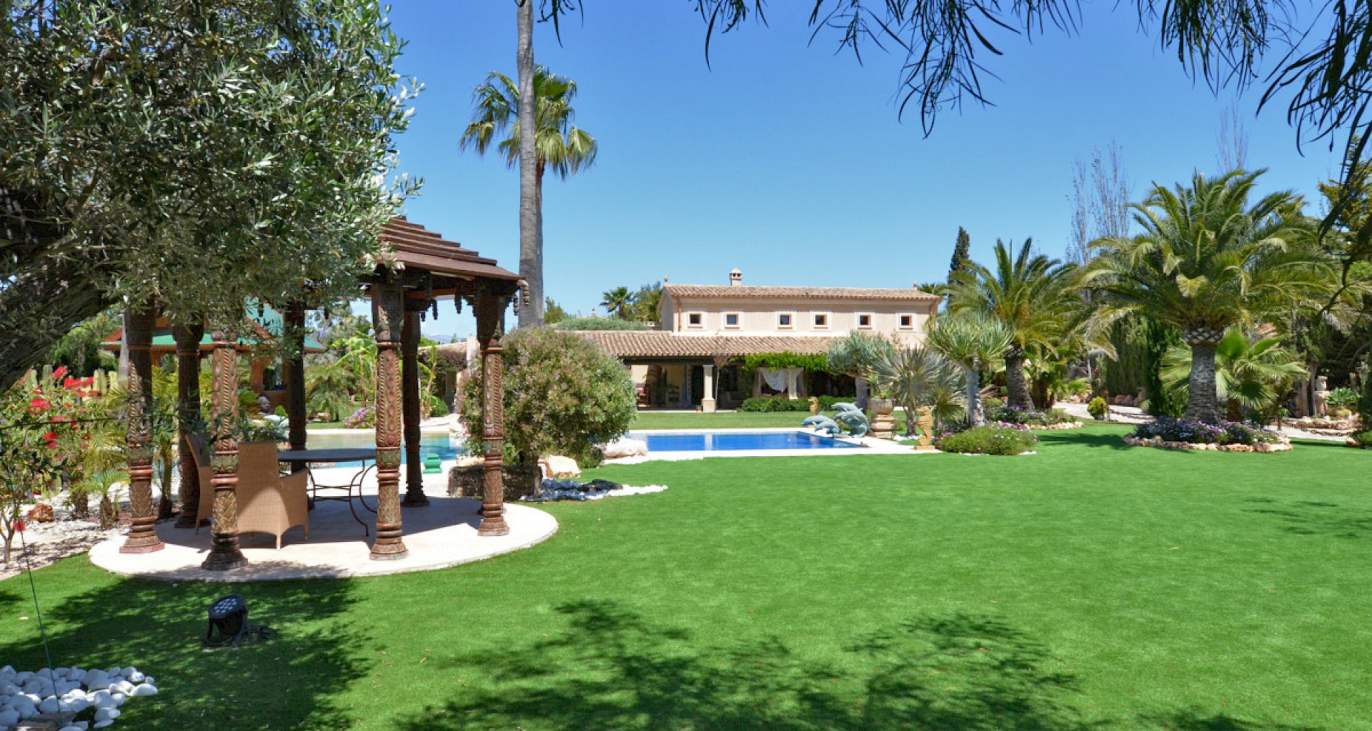 KROHN & LUEDEMANN Finca señorial en Santa Ponsa, directamente en el campo de golf en un solar parecido a un parque. Villa Santa Ponsa Golf 14
