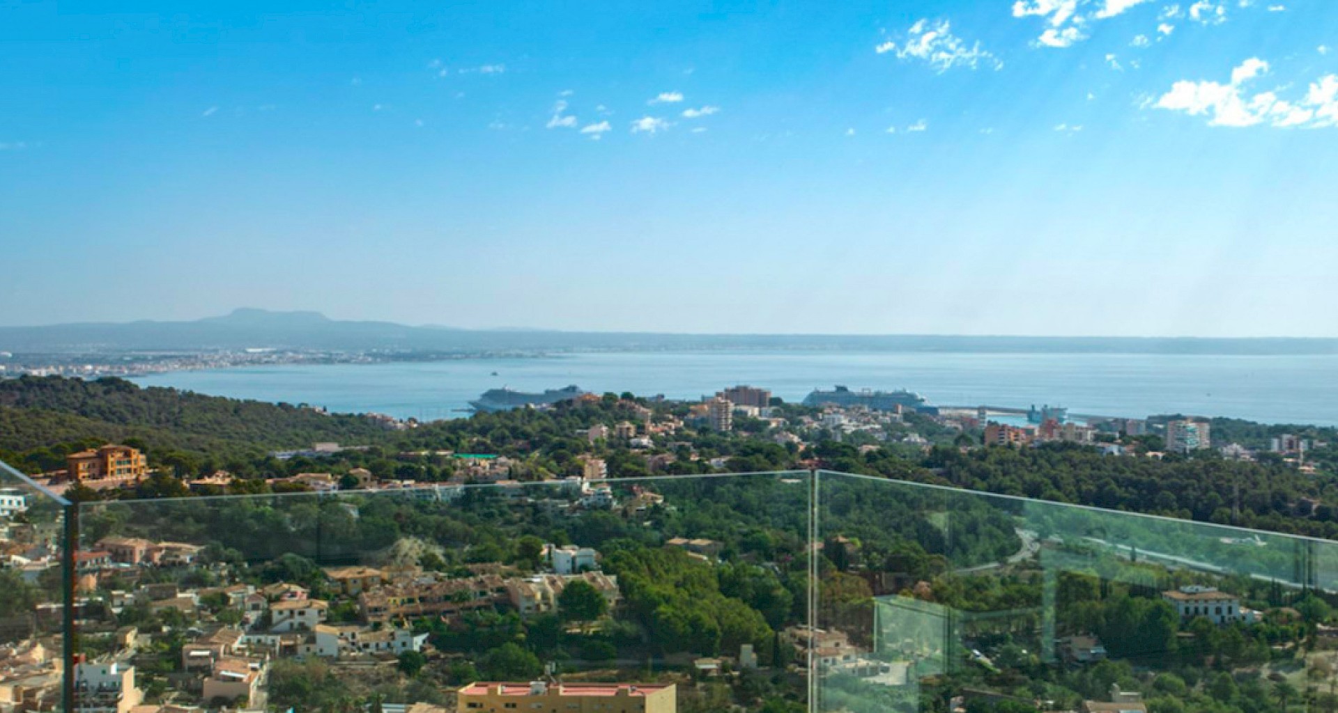 KROHN & LUEDEMANN Luxury Penthouse in Palma de Mallorca with panoramic sea view of the bay of Palma Luxus Apartment Genova