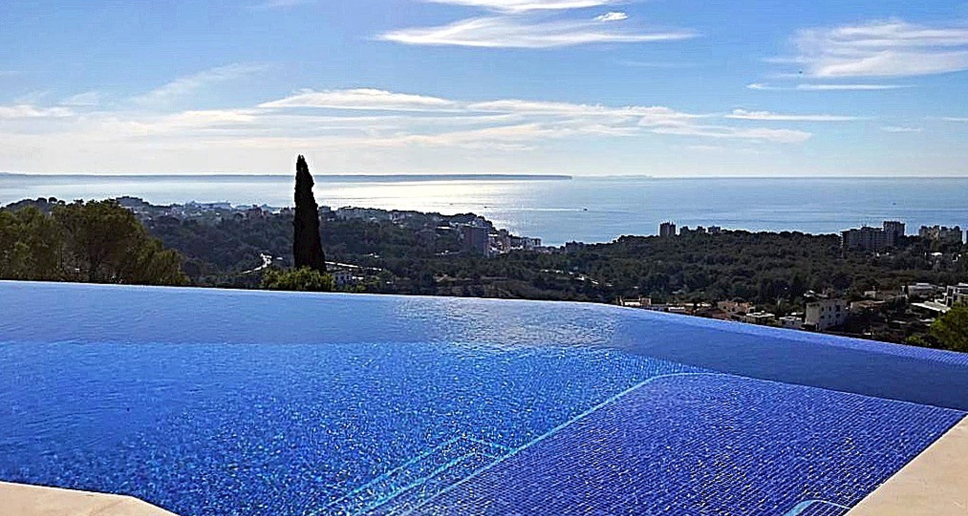 KROHN & LUEDEMANN Ático de lujo en Palma de Mallorca con vistas panorámicas de la bahía de Palma 