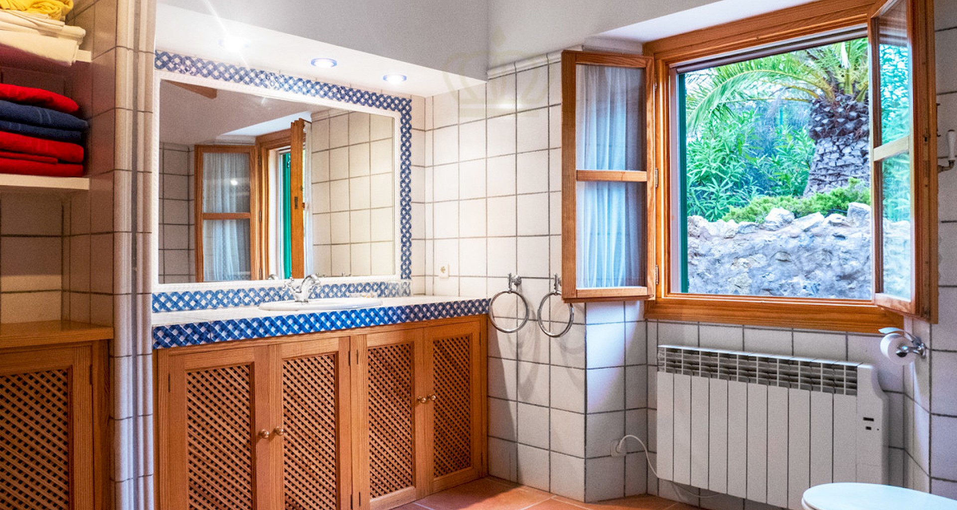 KROHN & LUEDEMANN Mediterranean Finca with guesthouse and panoramic views in Es Capdella 28 Bathroom Guest house - Finca Es Capdella