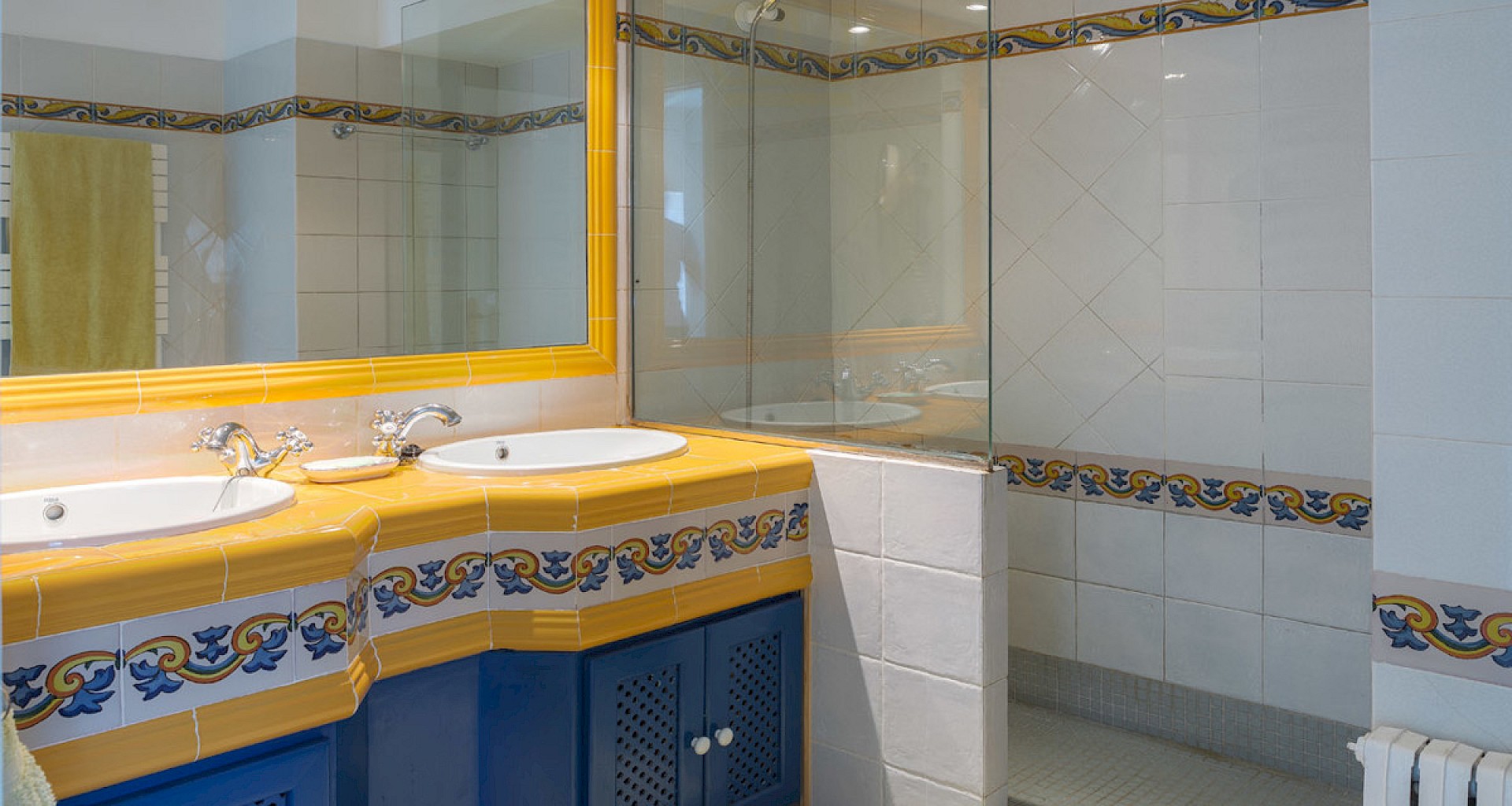 KROHN & LUEDEMANN Mediterranean Finca with guesthouse and panoramic views in Es Capdella 9 Bathroom - Finca Es Capdella