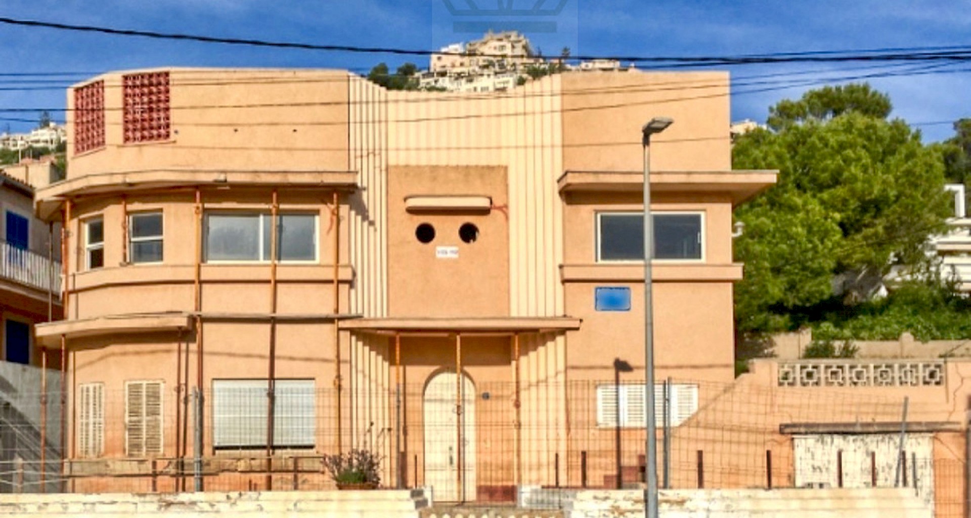 KROHN & LUEDEMANN Casa Art Deco en Puerto de Andratx en una ubicación privilegiada para saneamiento Fassade 2