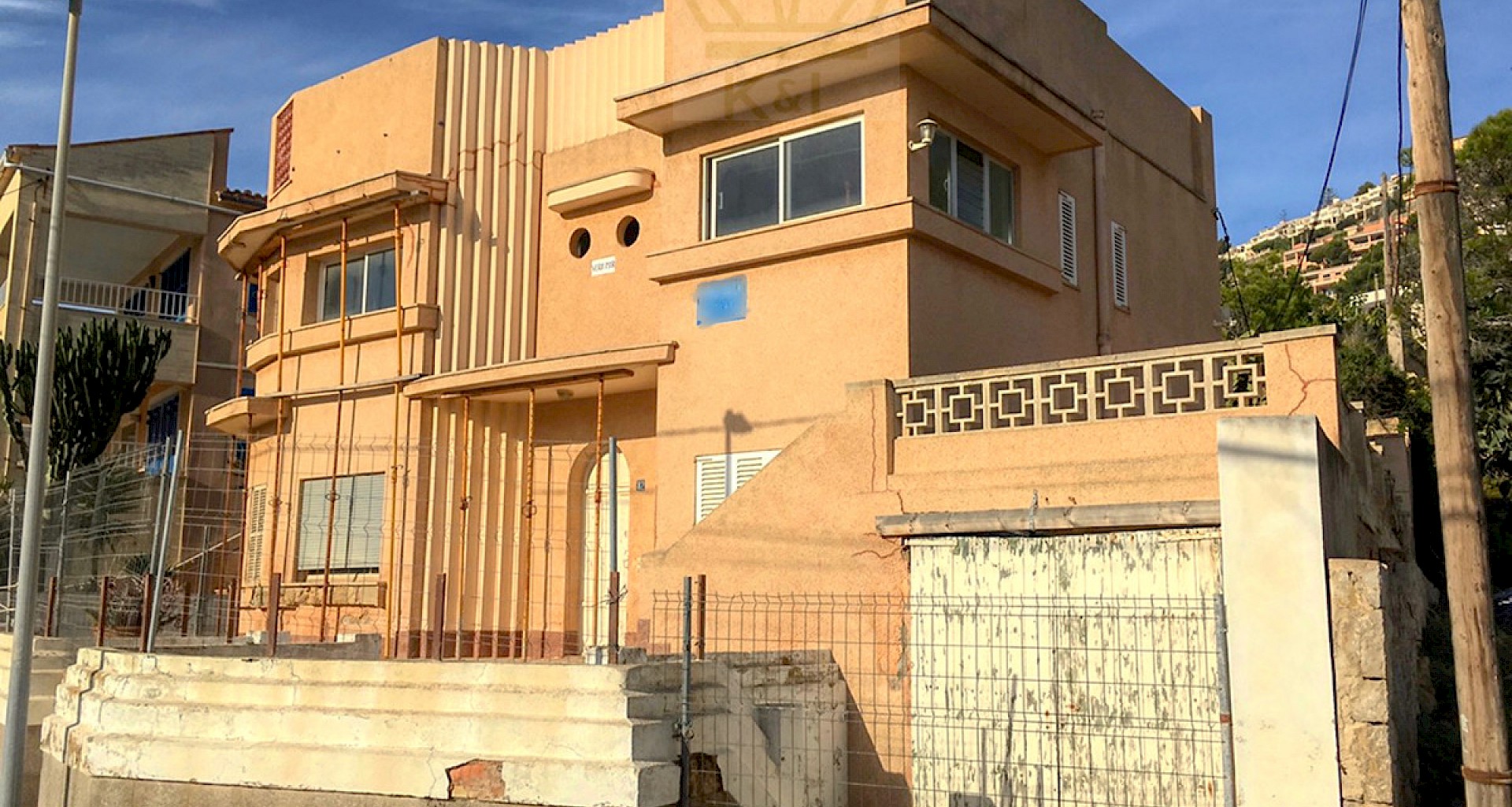 KROHN & LUEDEMANN Art Deco Haus in Puerto de Andratx in Premiumlage zur Kernsanierung Fassade