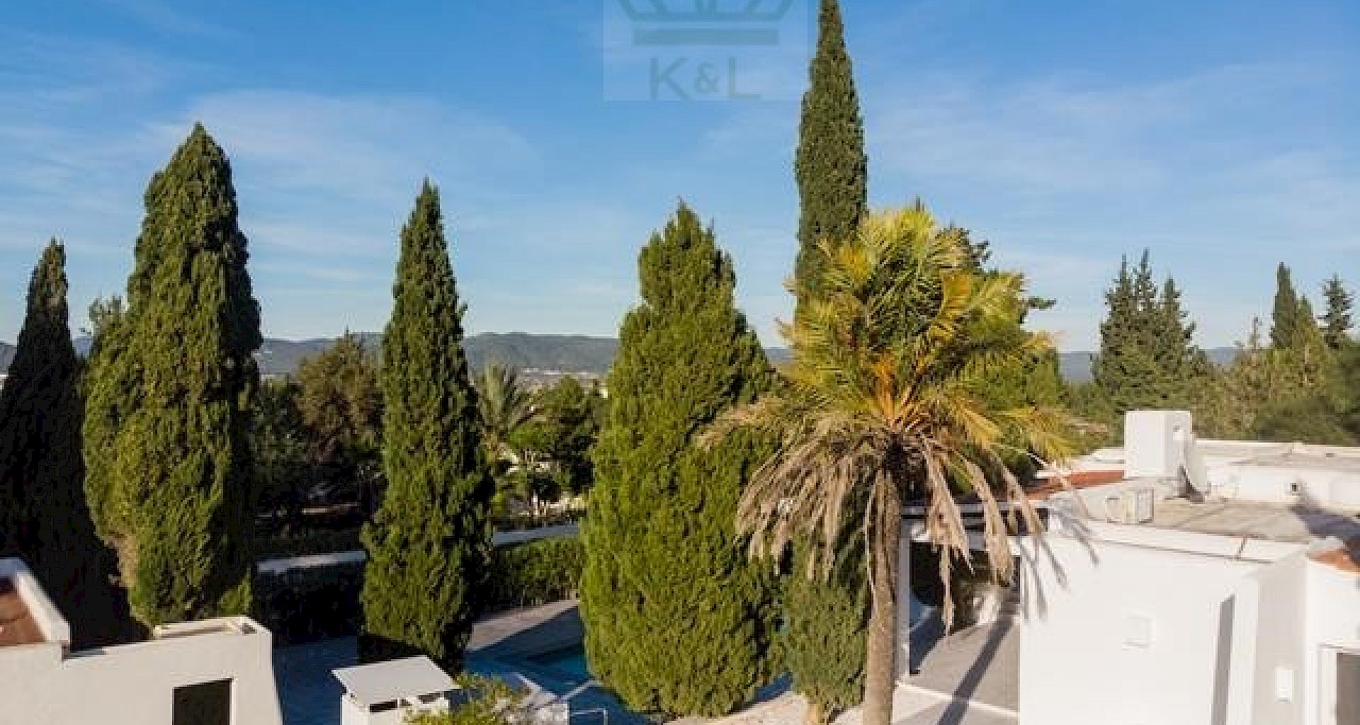 KROHN & LUEDEMANN Casa completamente renovada en Ibiza con piscina y mucha privacidad Benimussa (2)