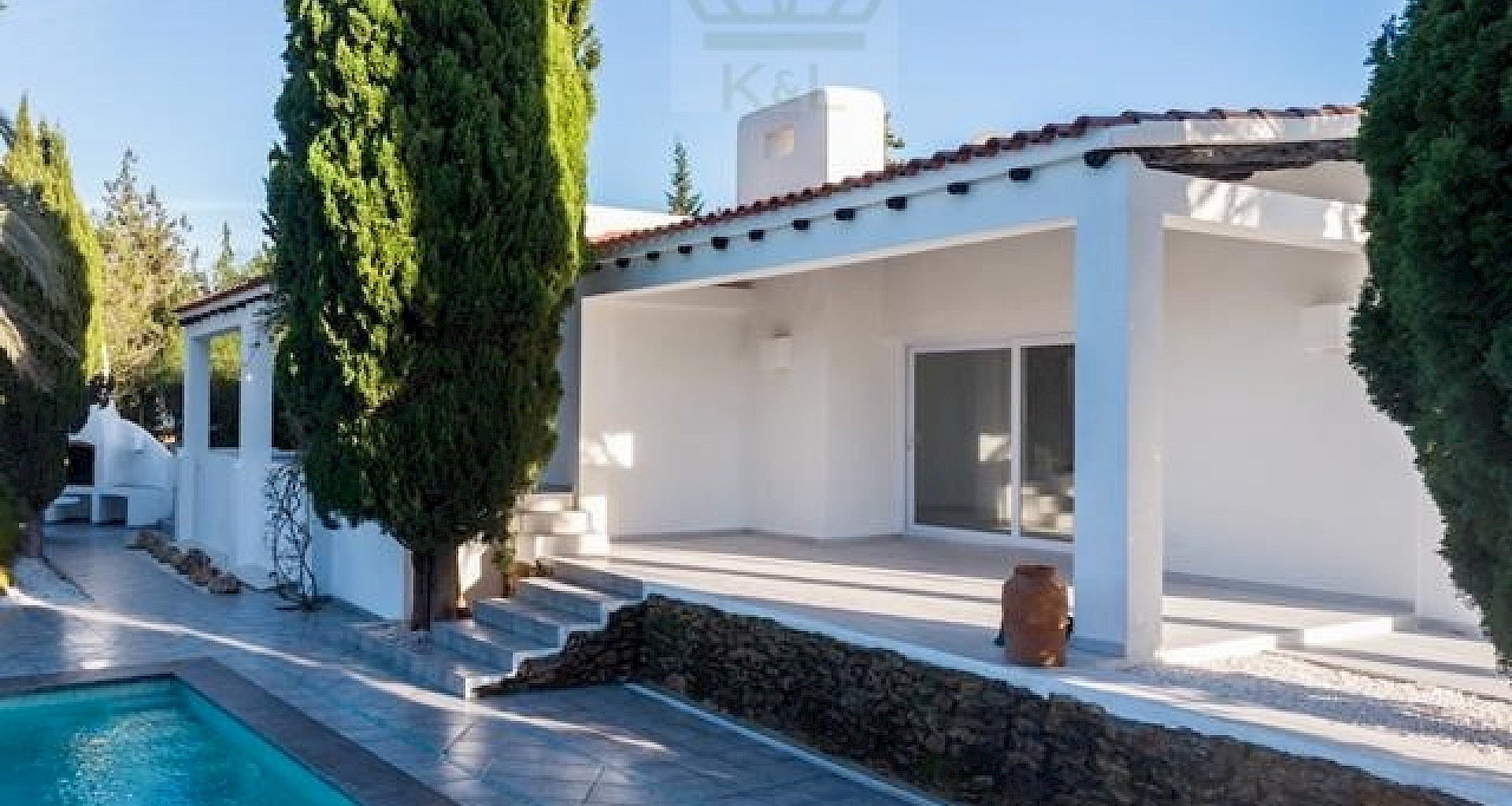 KROHN & LUEDEMANN Completely renovated house in Ibiza with pool and lots of privacy Benimussa (3)