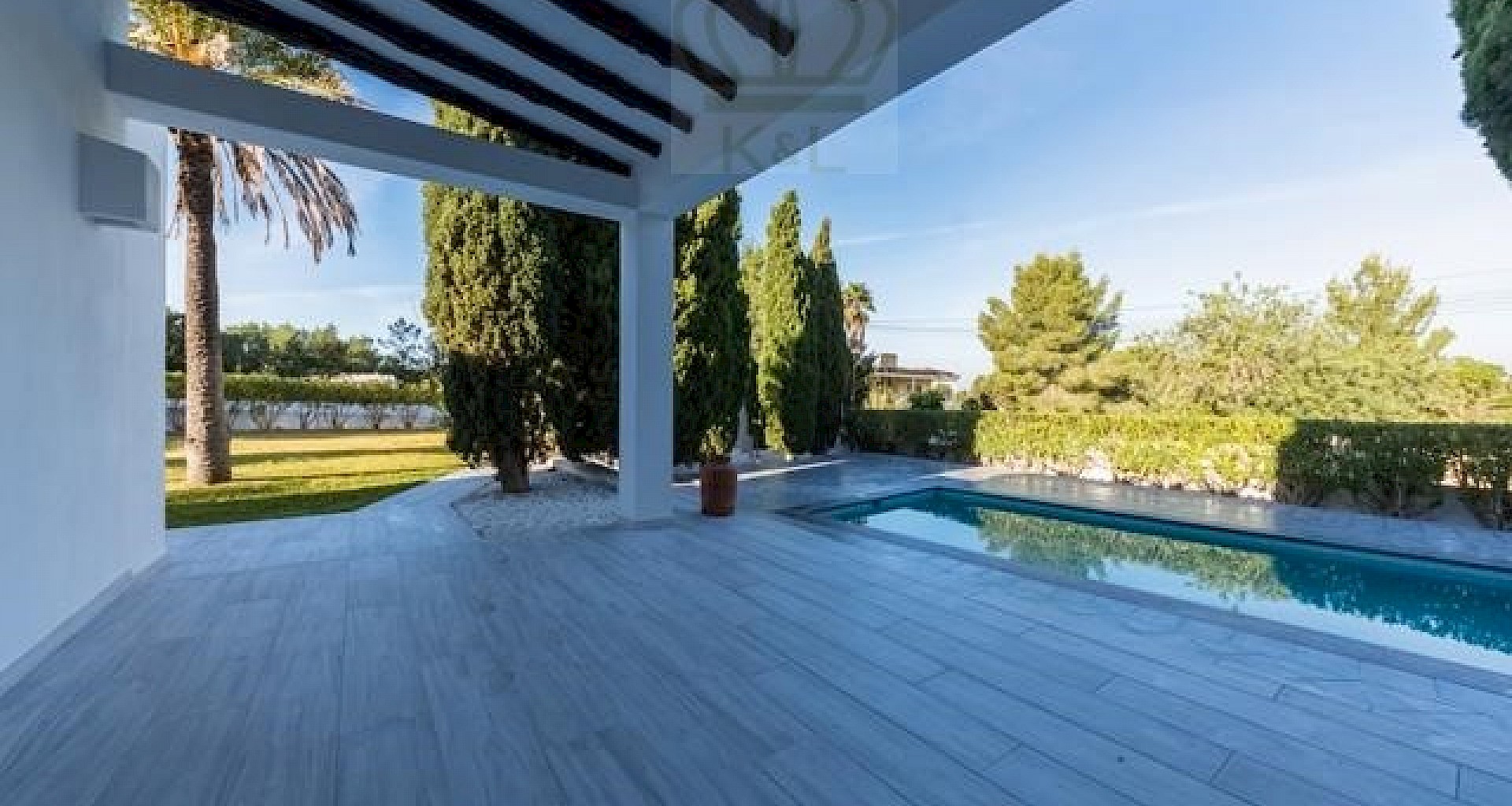 KROHN & LUEDEMANN Completely renovated house in Ibiza with pool and lots of privacy Benimussa (10)