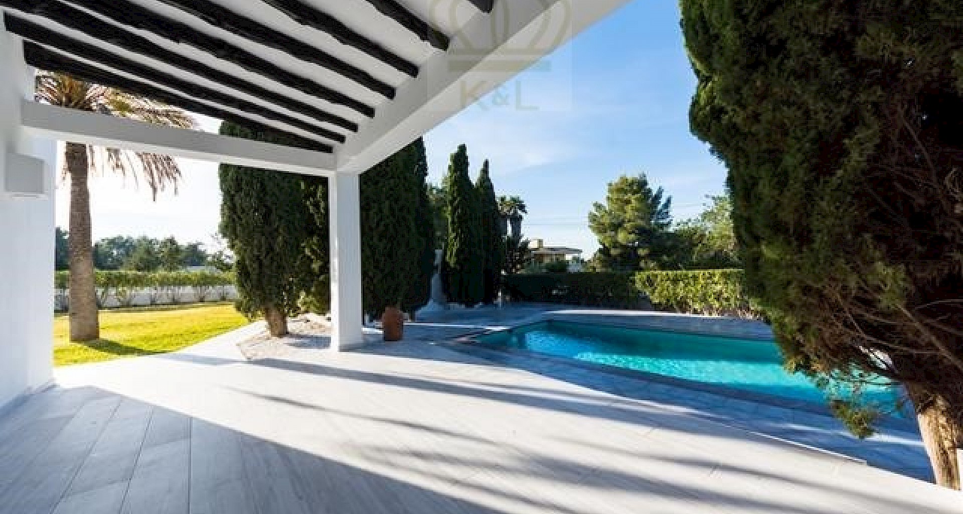 KROHN & LUEDEMANN Casa completamente renovada en Ibiza con piscina y mucha privacidad Benimussa (13)
