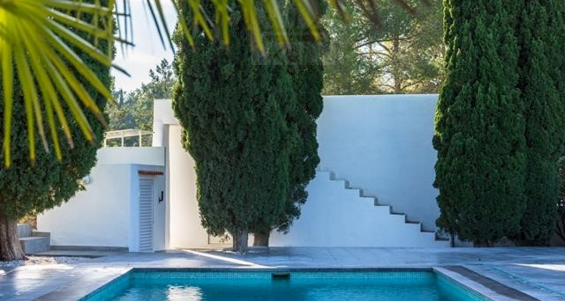 KROHN & LUEDEMANN Casa completamente renovada en Ibiza con piscina y mucha privacidad Benimussa (16)