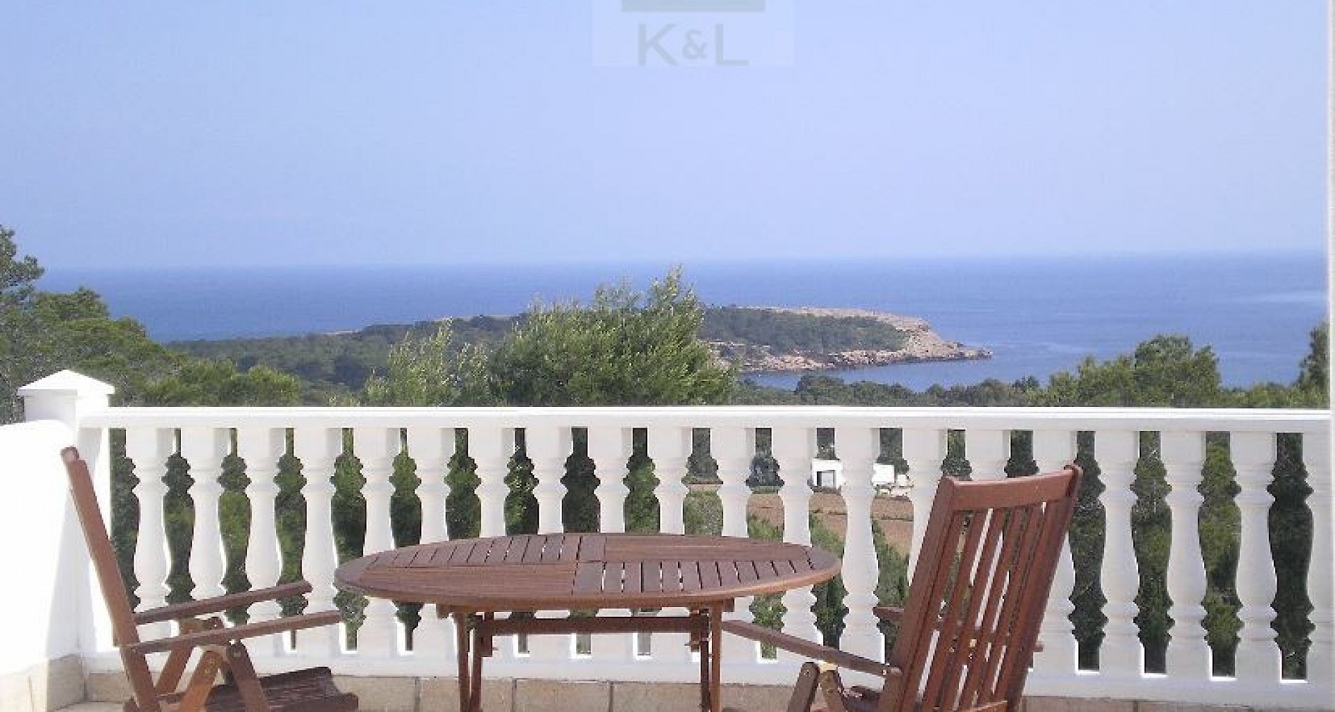 KROHN & LUEDEMANN Villa in Cala Bassa mit Ferienvermietlizenz auf Ibiza kaufen Villa Cala Bassa Ibiza 02