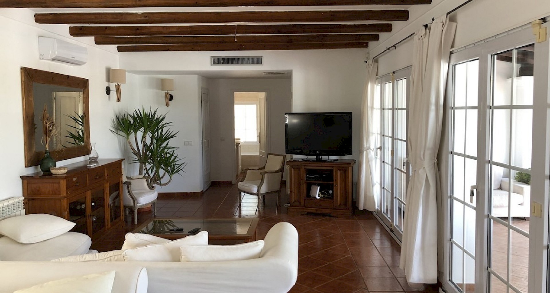 KROHN & LUEDEMANN Villa in Cala Bassa with holiday rental licence in Ibiza for sale Villa Cala Bassa Ibiza 002