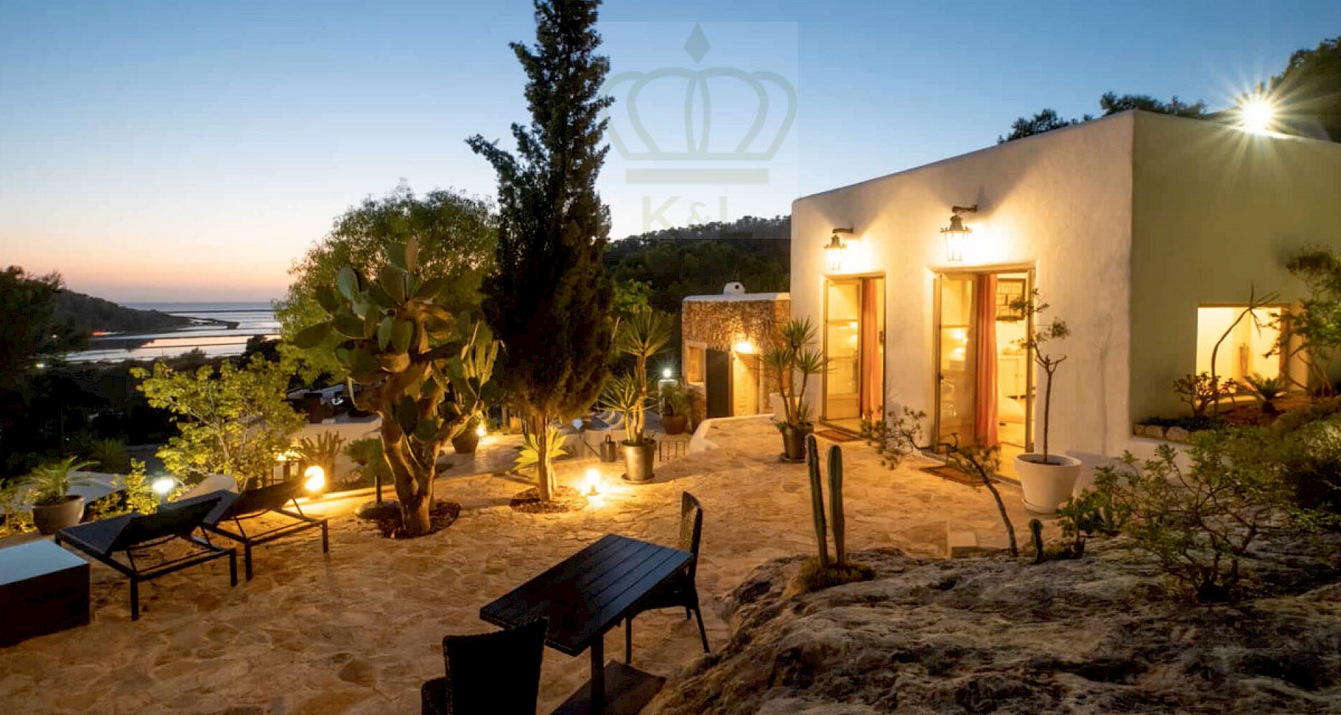 KROHN & LUEDEMANN Ibiza Finca en Ses Salines con vistas al mar y licencia para alquileres vacacionales Villa Ses Salines Ibiza 02