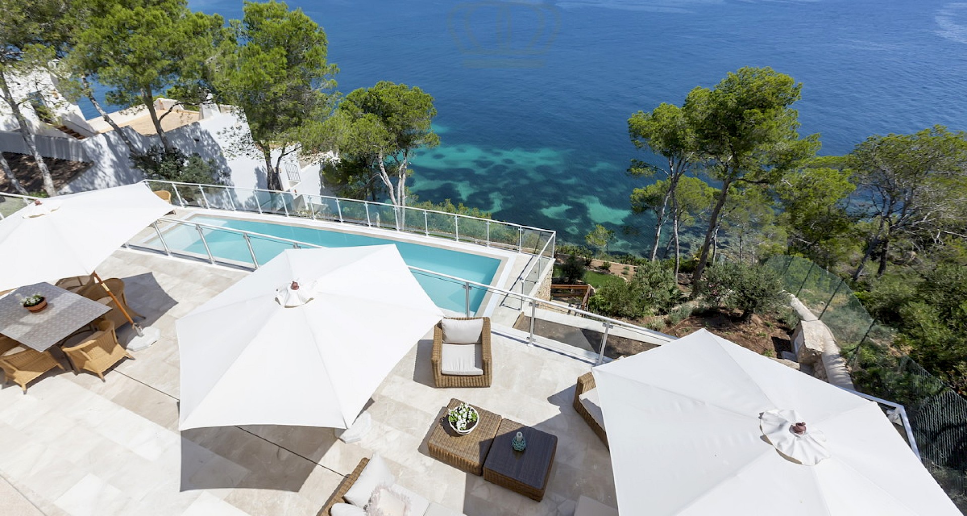 KROHN & LUEDEMANN Modernisierte Villa in erster Meereslinie im Südwesten Mallorcas mit eigenem Meerzugang image00025