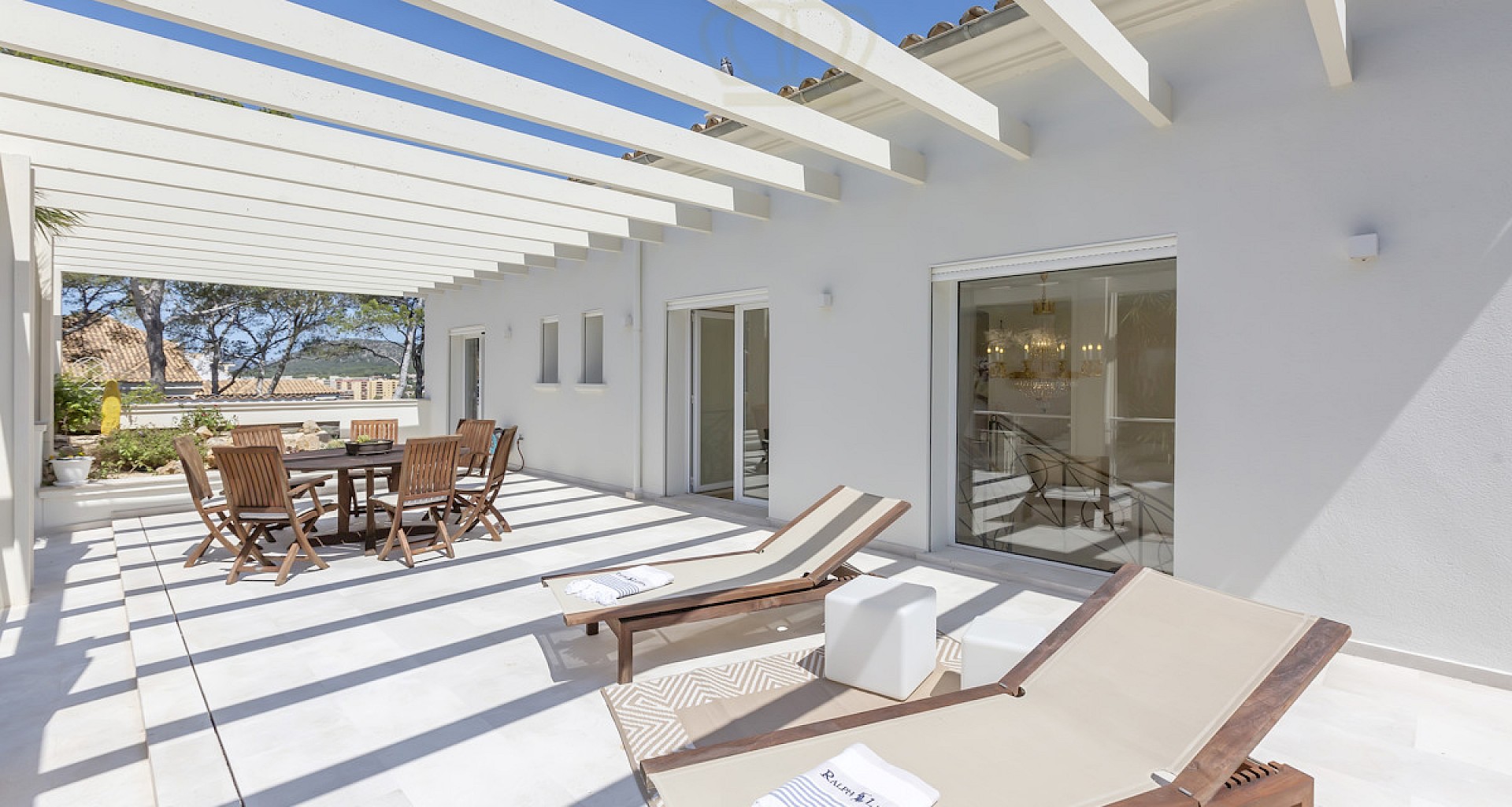 KROHN & LUEDEMANN Modern family Villa in first sea line with spectacular views and sea acces in Palmanova image00033
