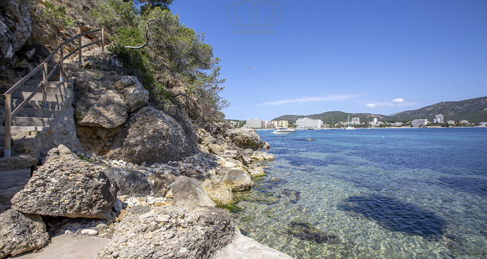 KROHN & LUEDEMANN Modernisierte Villa in erster Meereslinie im Südwesten Mallorcas mit eigenem Meerzugang image00014