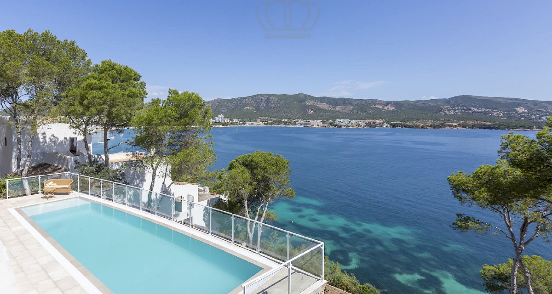 KROHN & LUEDEMANN Modernisierte Villa in erster Meereslinie im Südwesten Mallorcas mit eigenem Meerzugang image00007