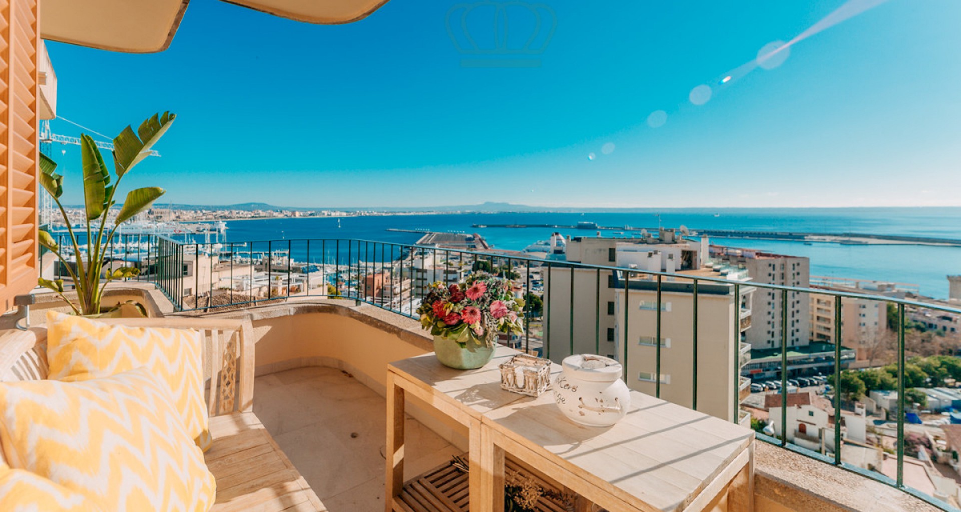 KROHN & LUEDEMANN Modern renoviertes Penthouse in Bonanova mit Panorama Meerblick in die Bucht von Palma 