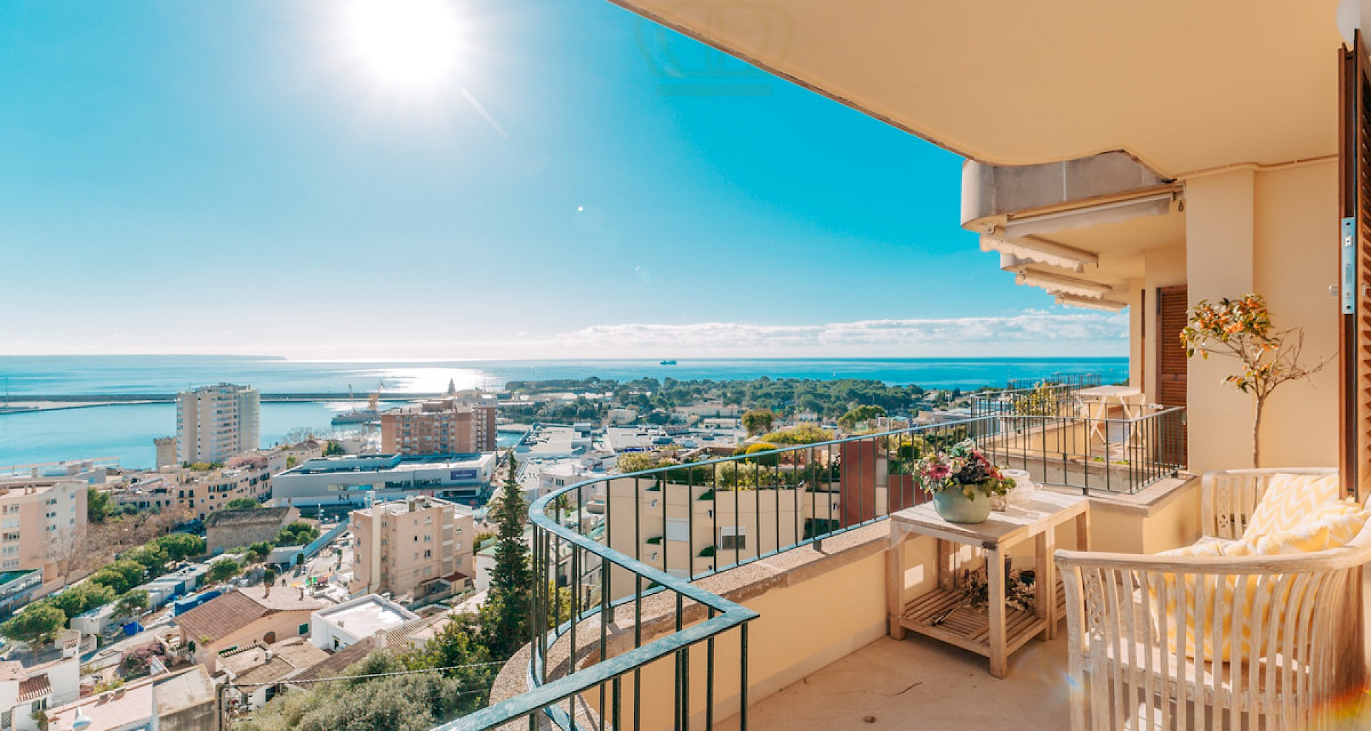 KROHN & LUEDEMANN Modern renovated penthouse in Bonanova with panoramic sea view to the bay of Palma Meerblick Penthaus in Bonanova 19