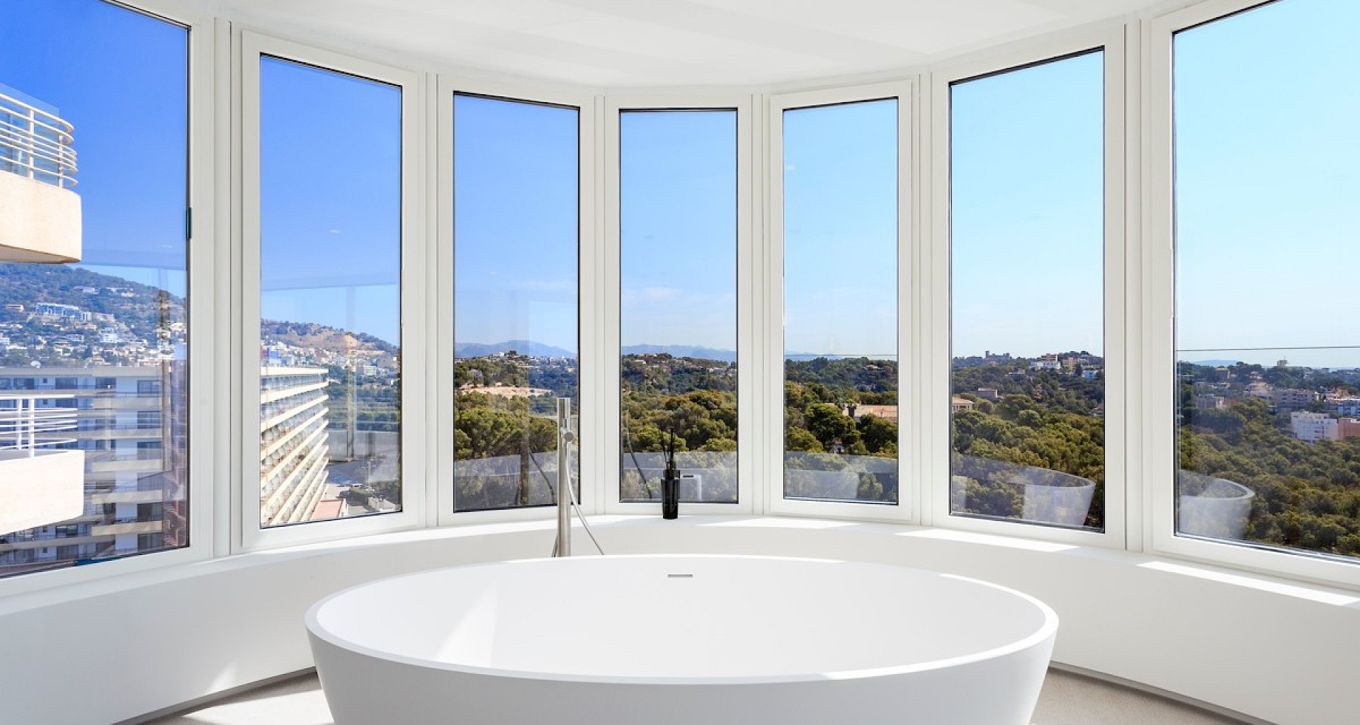 KROHN & LUEDEMANN Modernes Penthouse mit überragendem Panorama Meerblick 