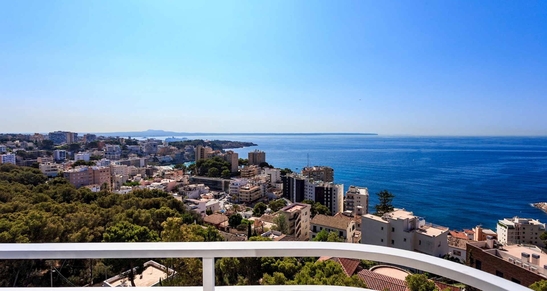 KROHN & LUEDEMANN Ático modernizado con impresionantes vistas al mar cerca de Palma 