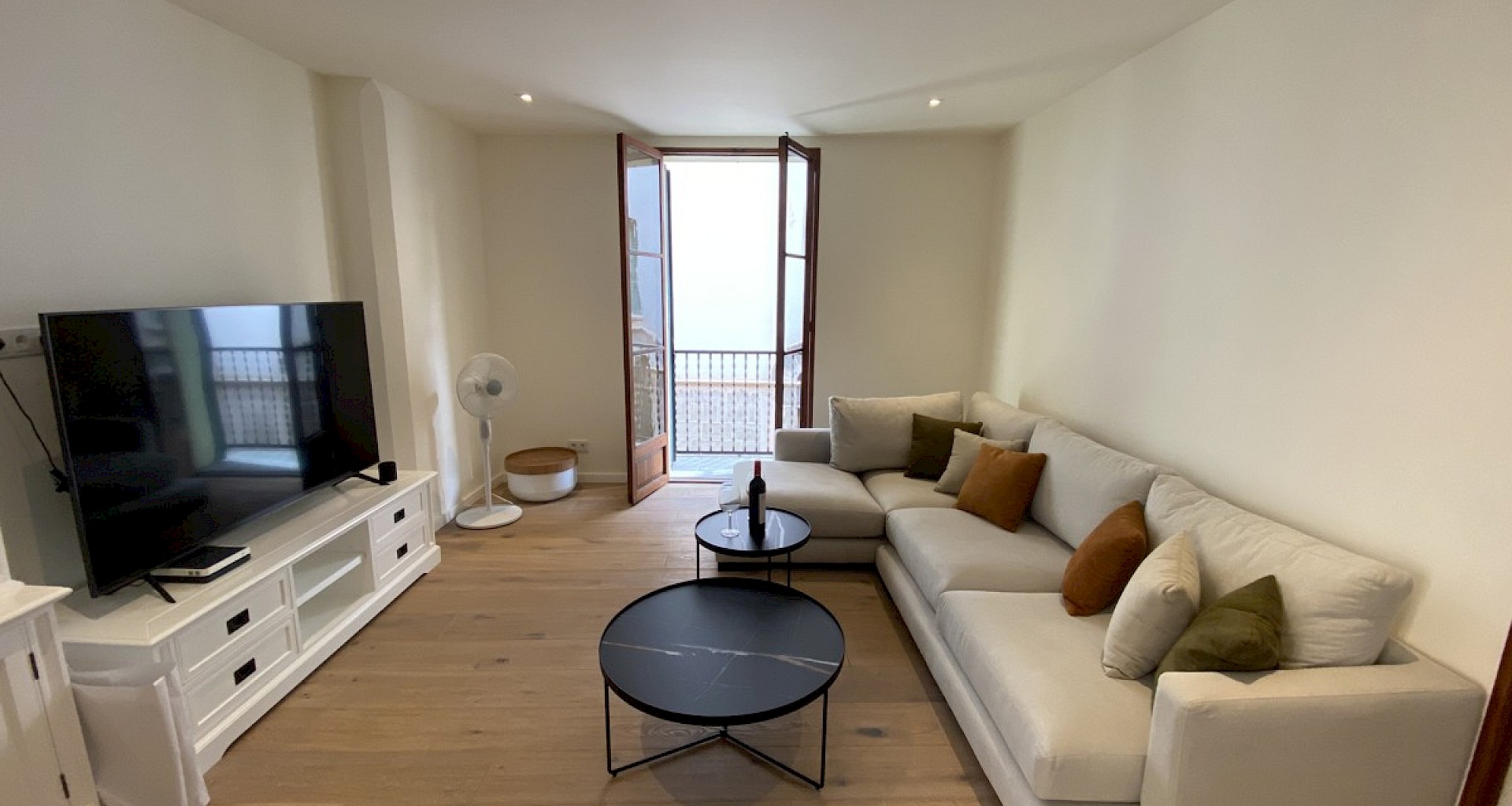 KROHN & LUEDEMANN Modern renovated apartment in Palma old town for sale Wohnung in Palma Altstadt 08
