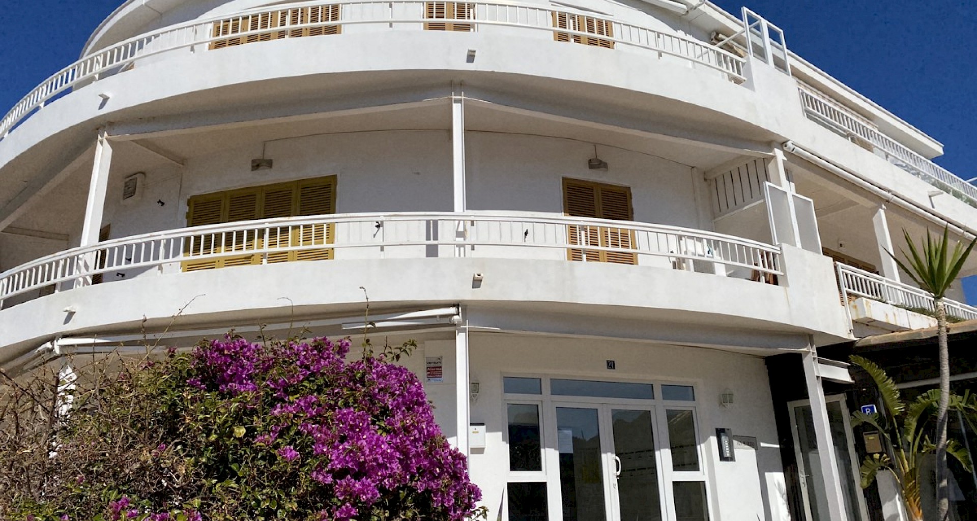 KROHN & LUEDEMANN Apartamento modernizado en Puerto de Andratx directamente en el puerto deportivo con vistas al mar 