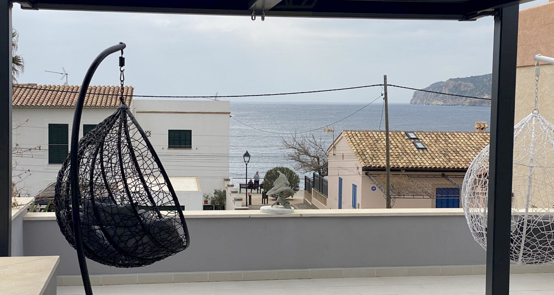 KROHN & LUEDEMANN Bonito chalet en buena ubicación en San Telmo con terraza en la azotea y vistas al mar 