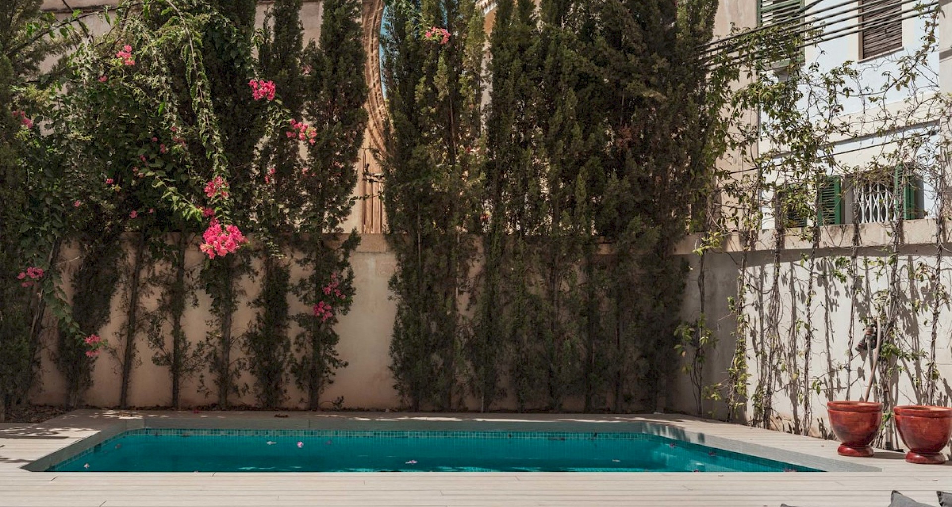 KROHN & LUEDEMANN Palais unique en tant qu'appartement urbain à Palma City avec piscine 