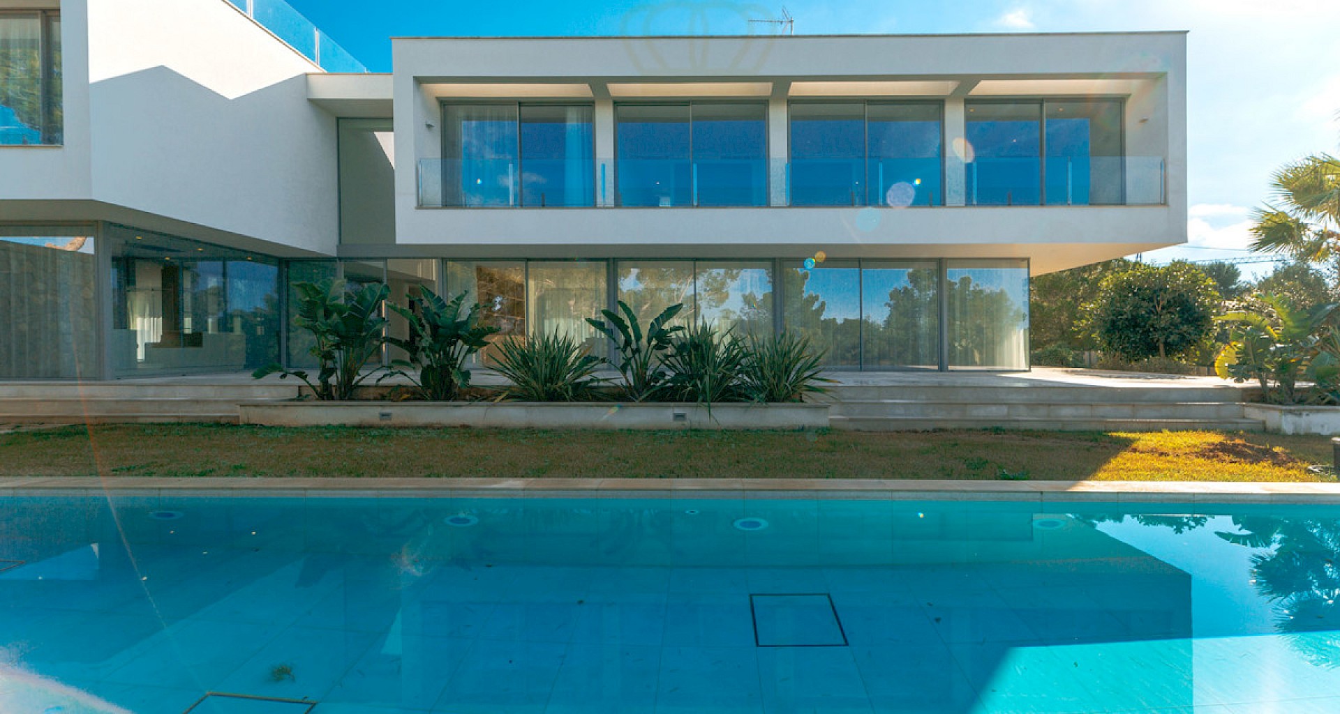 KROHN & LUEDEMANN Modern luxury new build villa in Santa Ponsa in sought after location with sea view Moderne Luxus Villa in Santa Ponsa 07