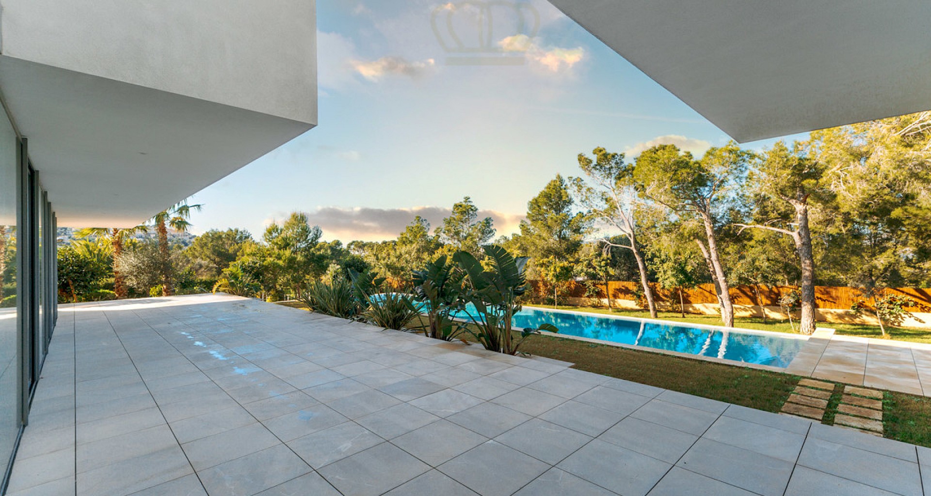 KROHN & LUEDEMANN Moderne Luxus Neubau Villa in Santa Ponsa in begehrter Lage mit Meerblick 