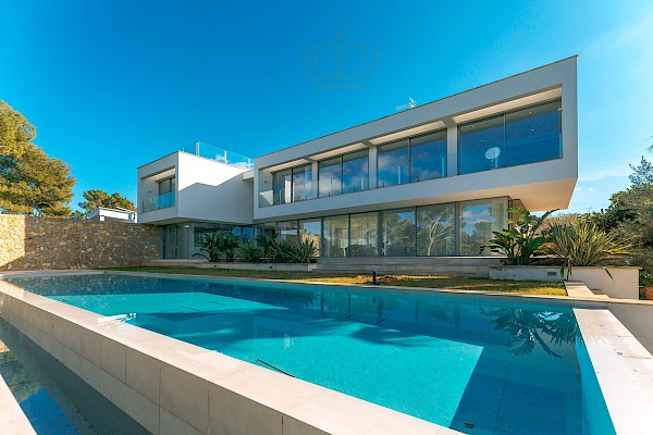 Modern luxury new build villa in Santa Ponsa in sought after location with sea view