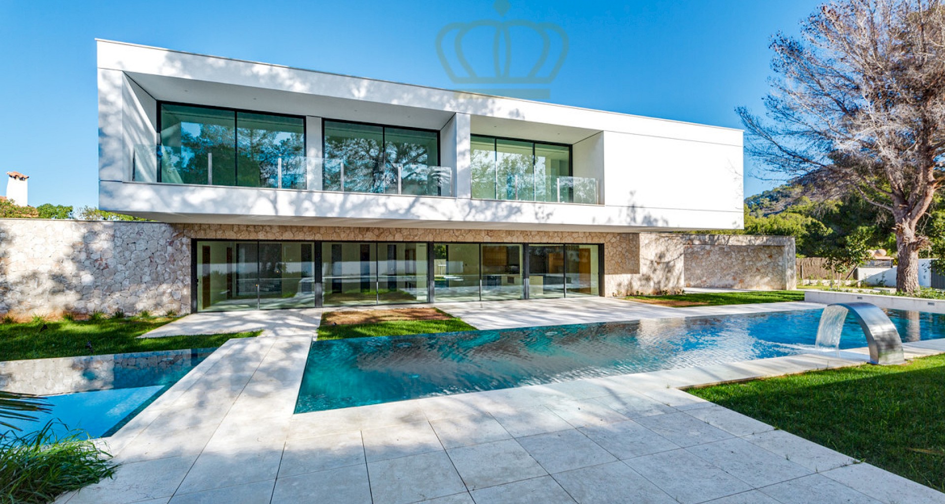 KROHN & LUEDEMANN Moderna e impactante villa nueva en Santa Ponsa con piscina y jardín Moderne Neubauvilla Santa Ponsa 02