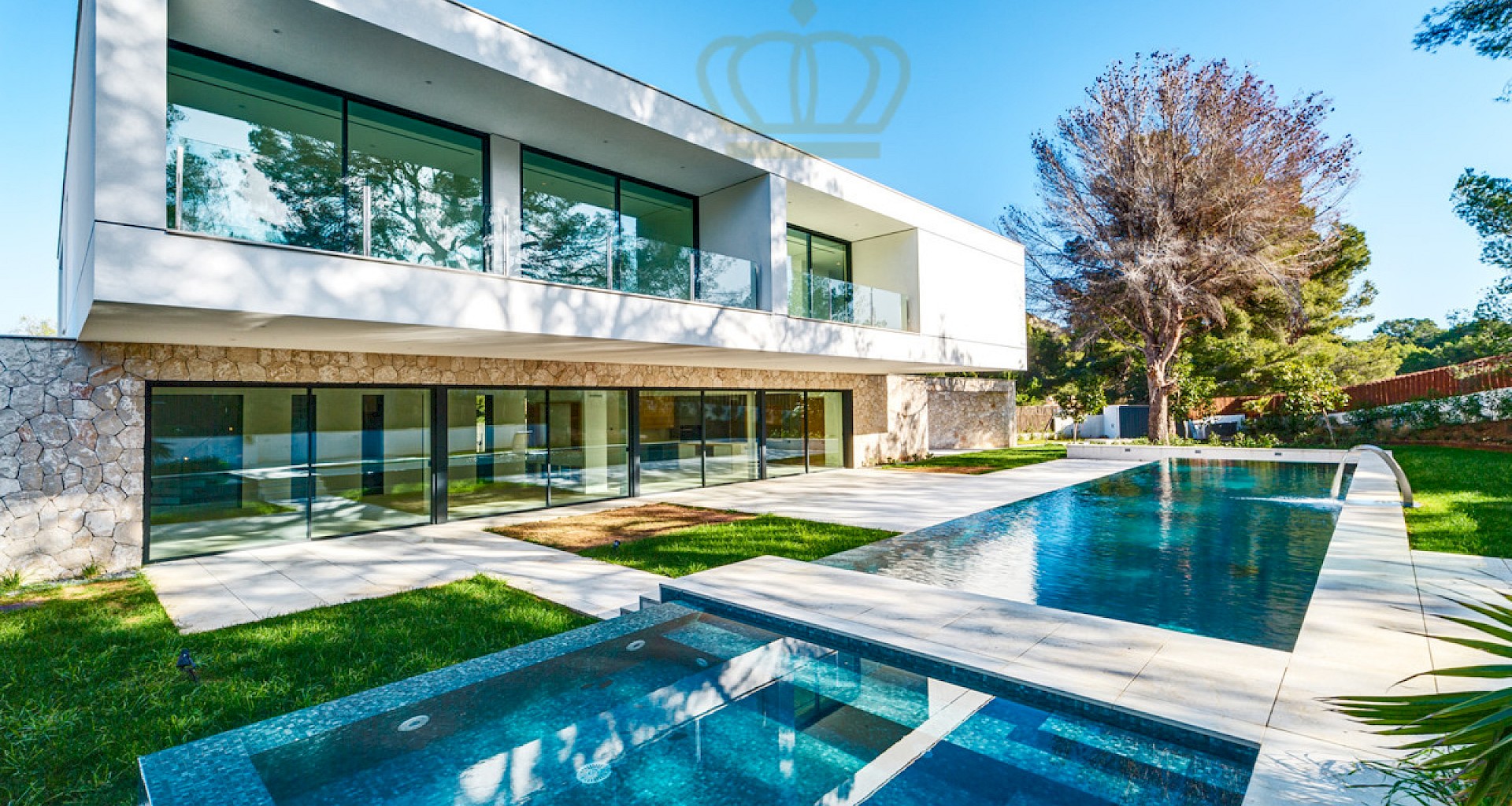 KROHN & LUEDEMANN Moderne, imposante Neubau Villa in Santa Ponsa mit Pool und Garten 