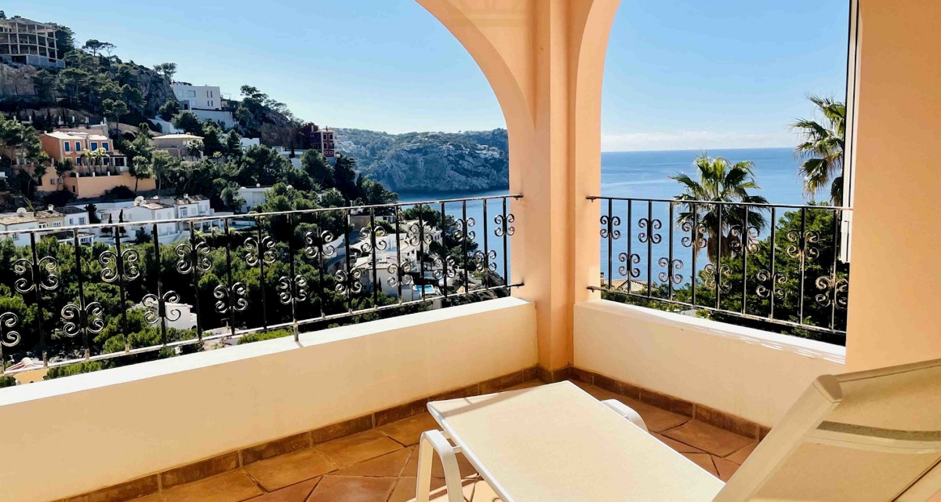 KROHN & LUEDEMANN Schöne Wohnung in Puerto de Andratx mit Meerblick in der Cala Moragues 