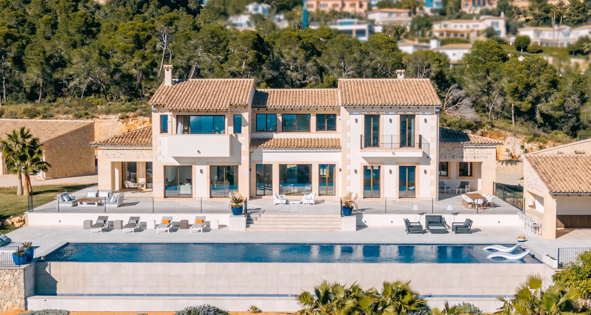 KROHN & LUEDEMANN Imposing luxury property in Port Andratx with panoramic views and absolute privacy Luxusanwesen in Puerto de Andratx 02