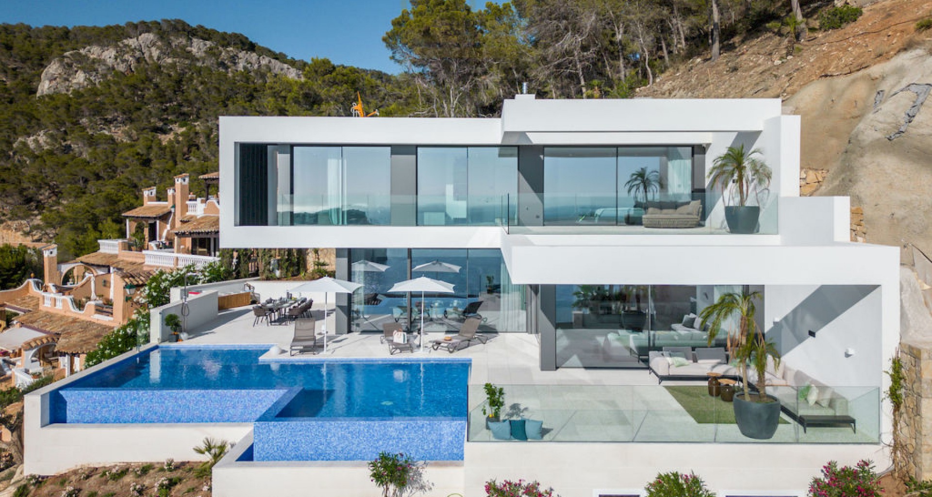 KROHN & LUEDEMANN New build villa with sublime sea views in Puerto de Andratx 