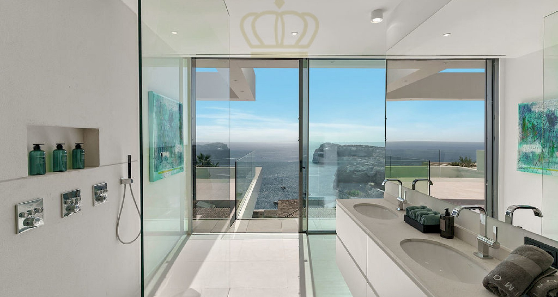 KROHN & LUEDEMANN New build villa with sublime sea views in Puerto de Andratx 