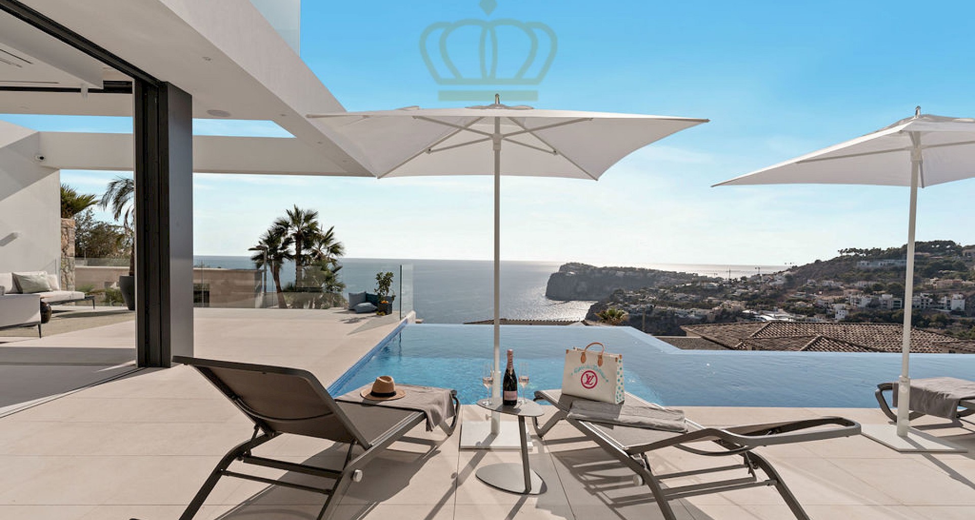 KROHN & LUEDEMANN Villa neuve avec vue sublime sur la mer à Puerto de Andratx 