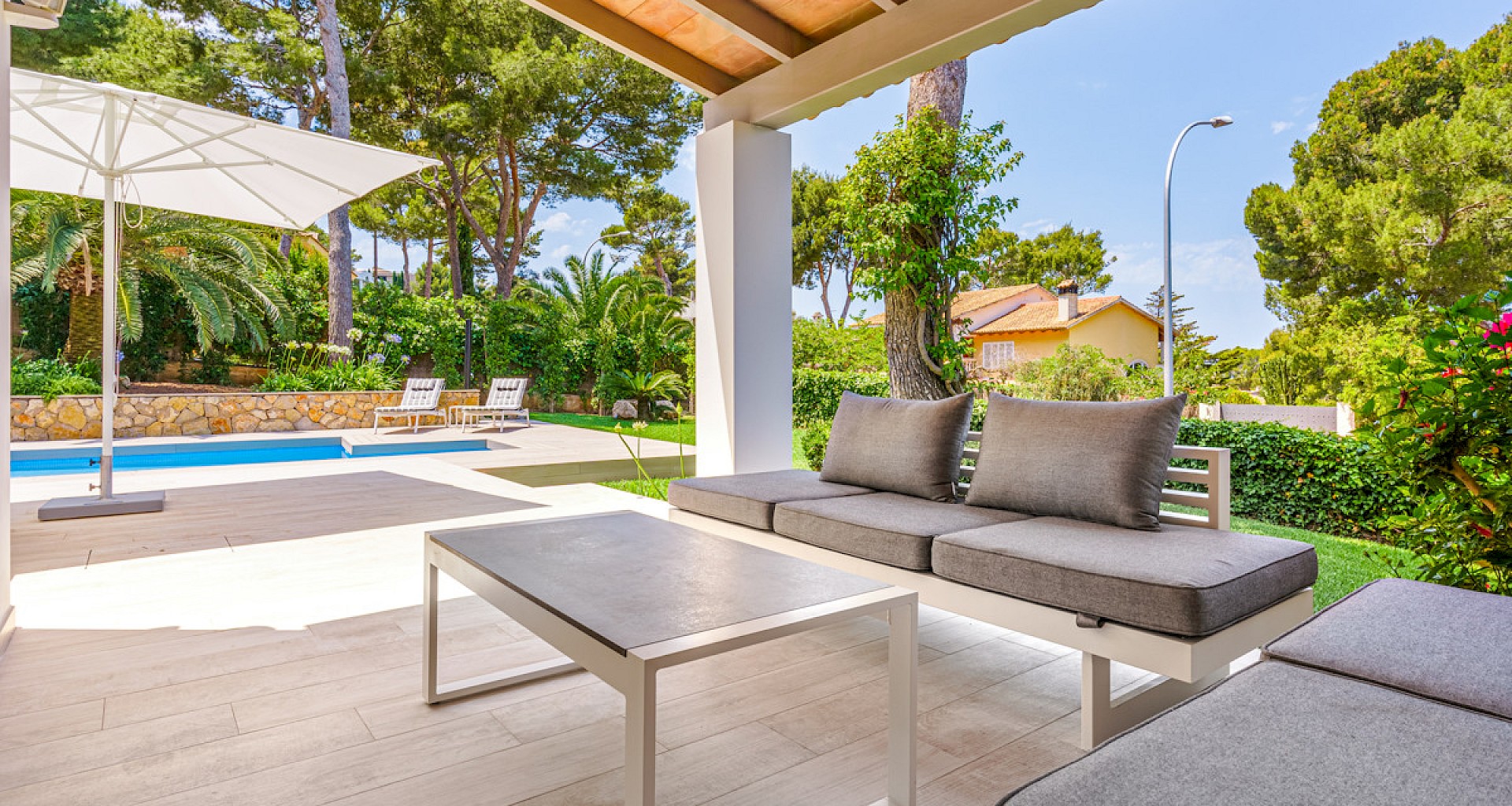 KROHN & LUEDEMANN Luxury family villa in Santa Ponsa with pool and garden Villa in Santa Ponsa mit Pool und Garten 23