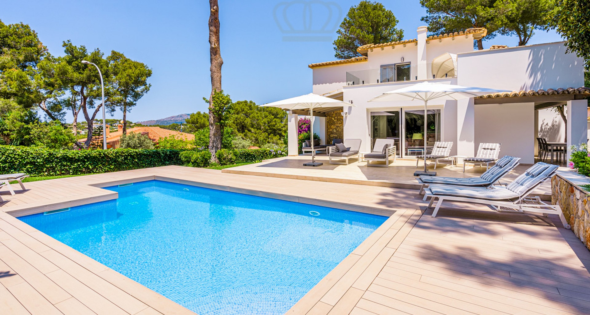 KROHN & LUEDEMANN Hochwertige Familien Villa in Santa Ponsa mit grossem Pool und schönem Garten 