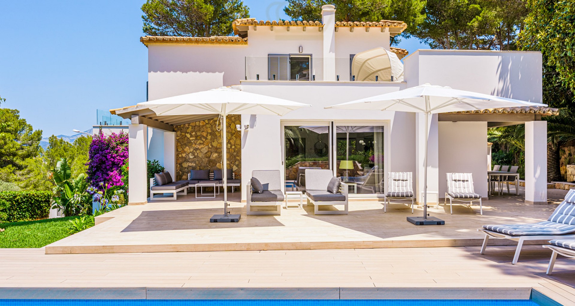 KROHN & LUEDEMANN Luxury family villa in Santa Ponsa with pool and garden Villa in Santa Ponsa mit Pool und Garten 30