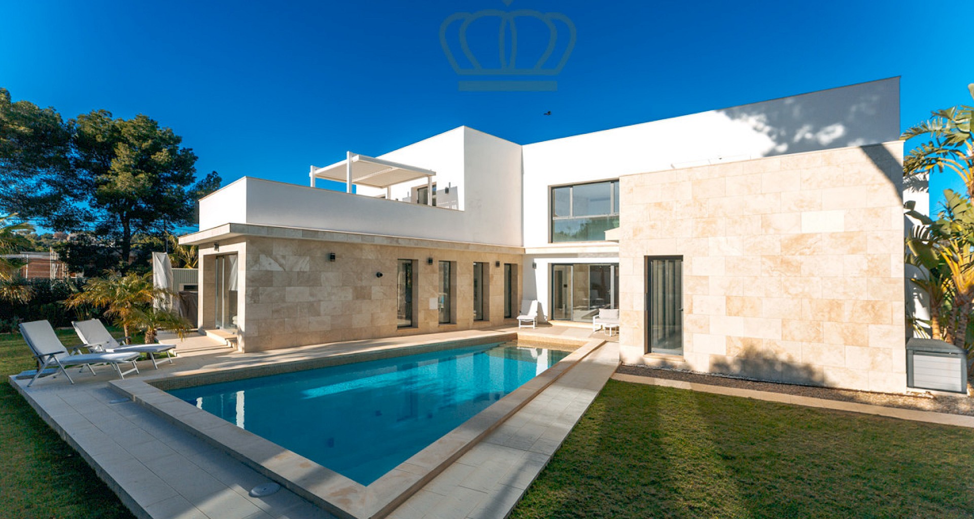 KROHN & LUEDEMANN Large modern villa in Santa Ponsa with pool for sale Grosse Villa in Santa Ponsa 01