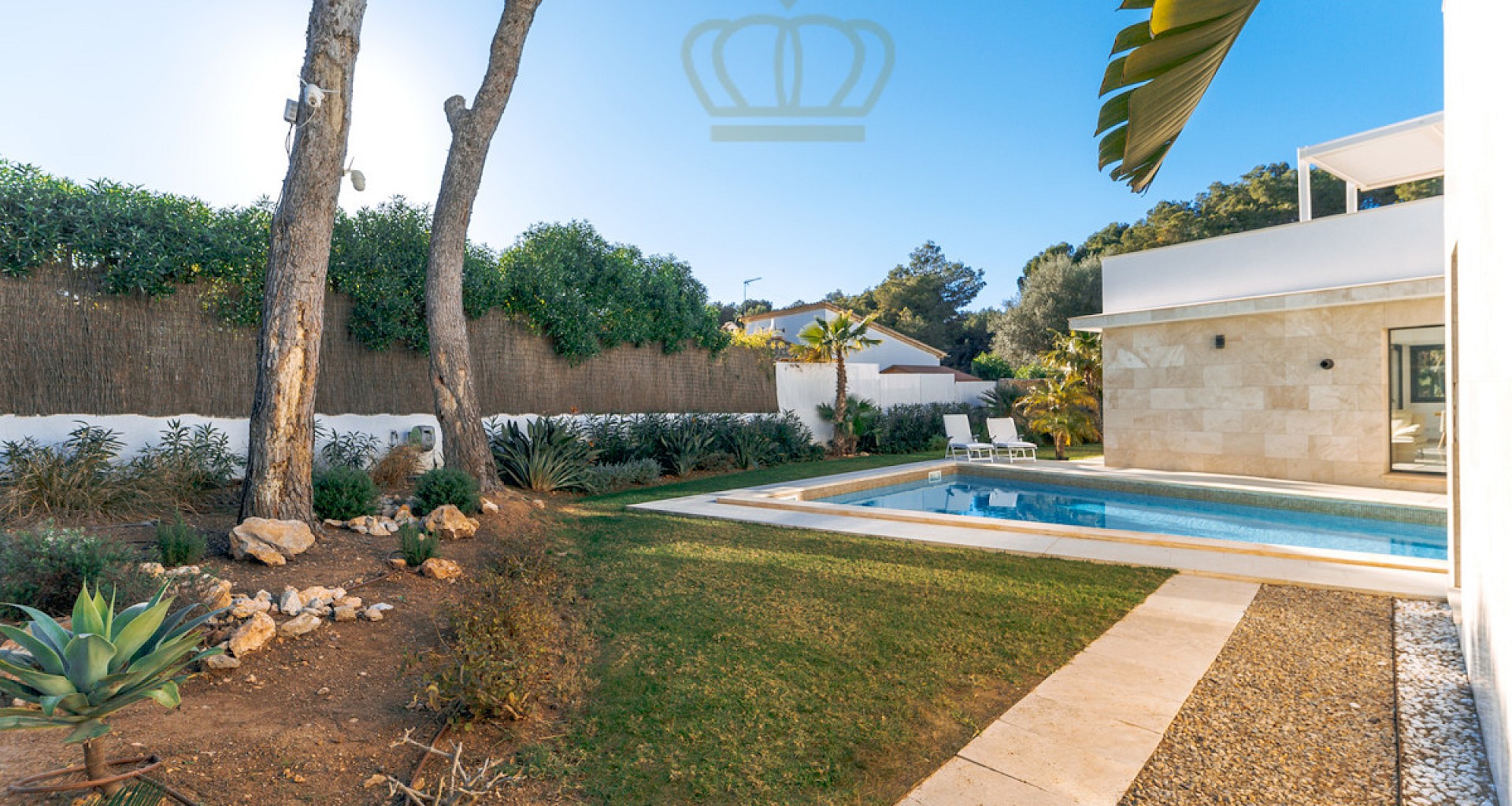 KROHN & LUEDEMANN Amplia y moderna villa en Santa Ponsa con piscina en venta 