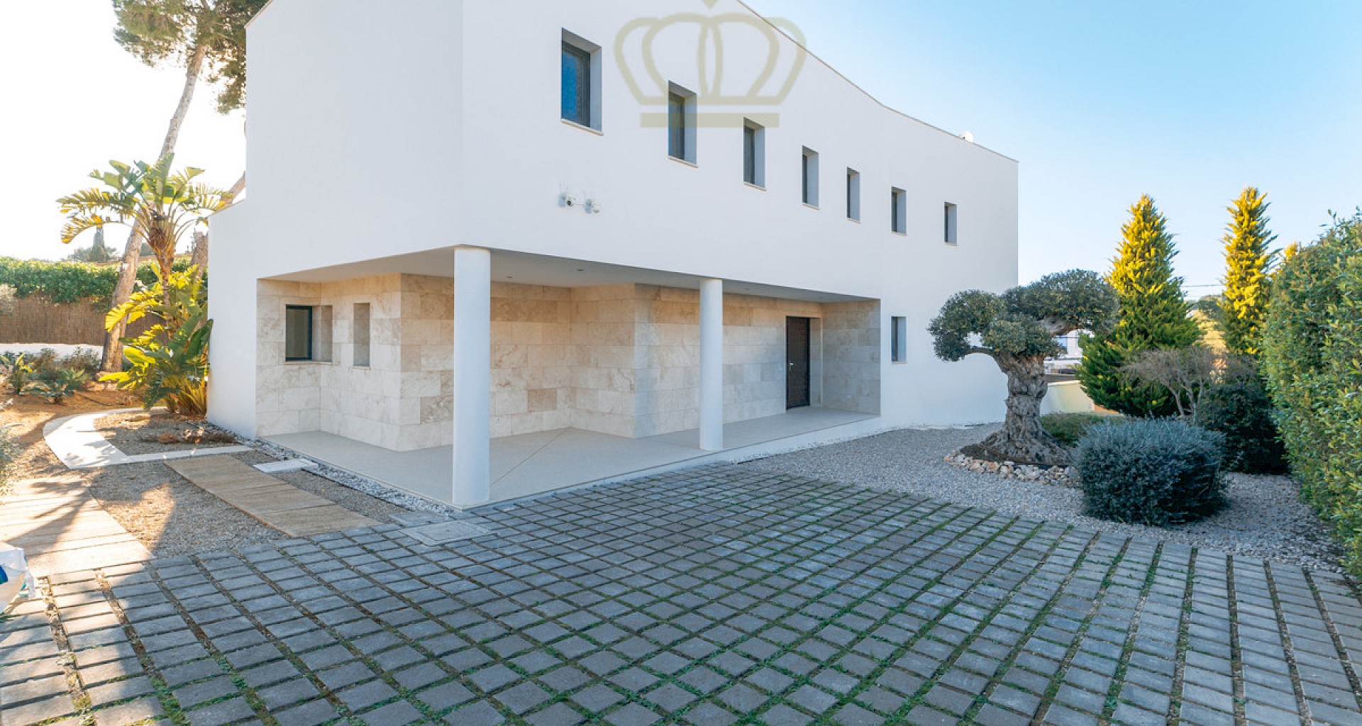 KROHN & LUEDEMANN Amplia y moderna villa en Santa Ponsa con piscina en venta 